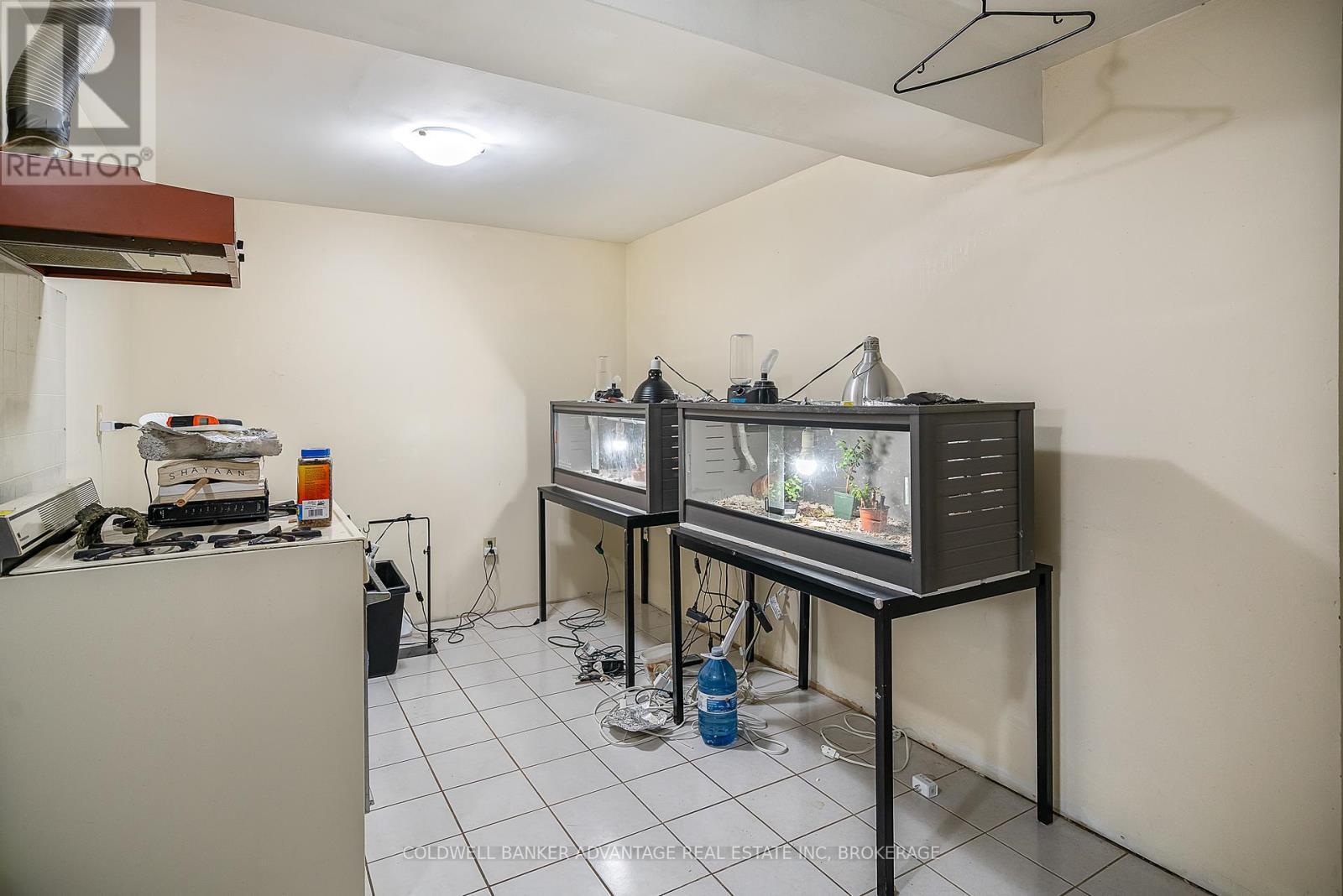 6808 Corwin Crescent, Niagara Falls (Dorchester), ON - Indoor Photo Showing Other Room