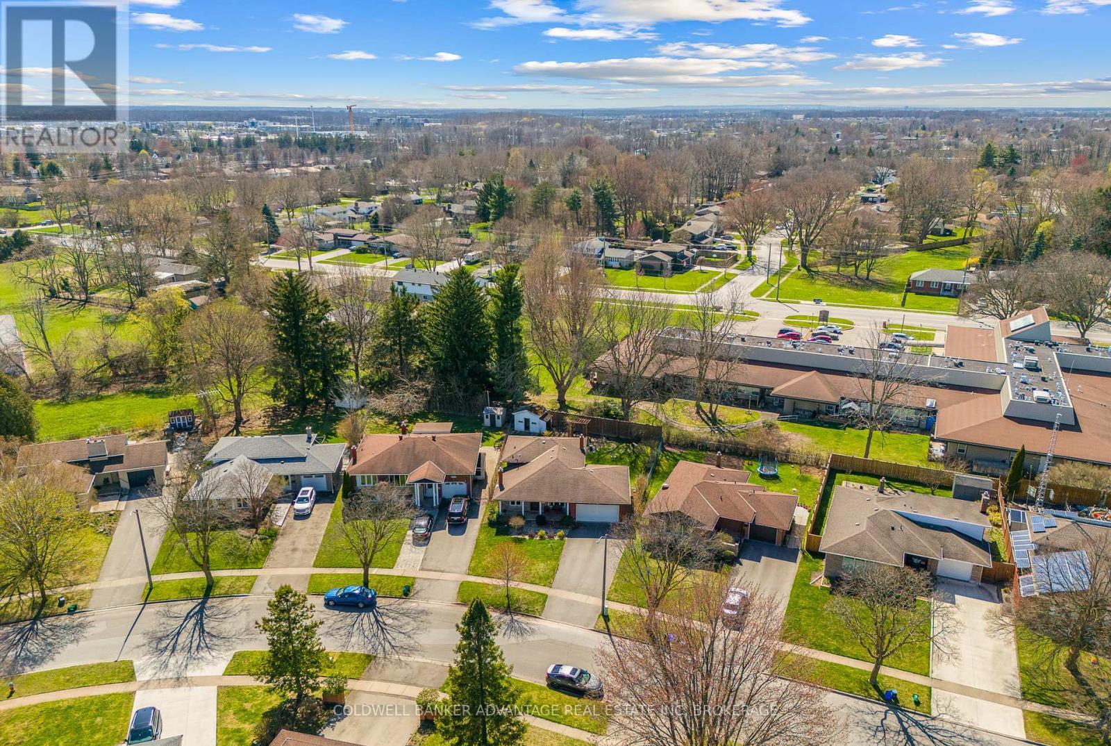 6808 Corwin Crescent, Niagara Falls (Dorchester), ON - Outdoor With View