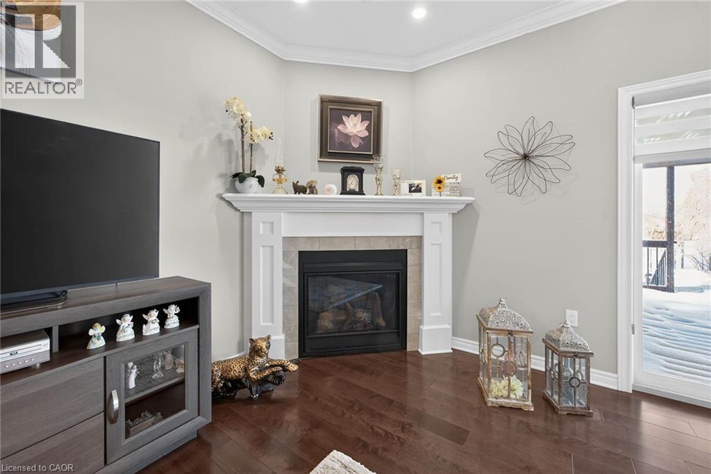49 Postma Drive, Dunnville, ON - Indoor Photo Showing Living Room With Fireplace