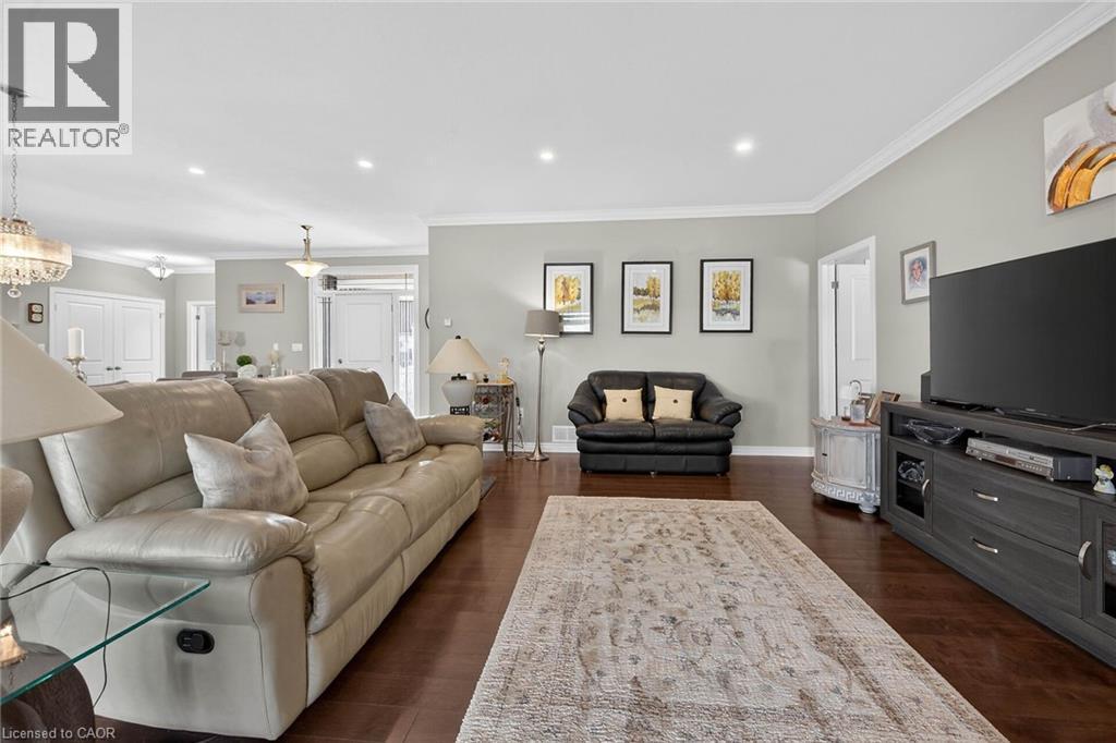 49 Postma Drive, Dunnville, ON - Indoor Photo Showing Living Room