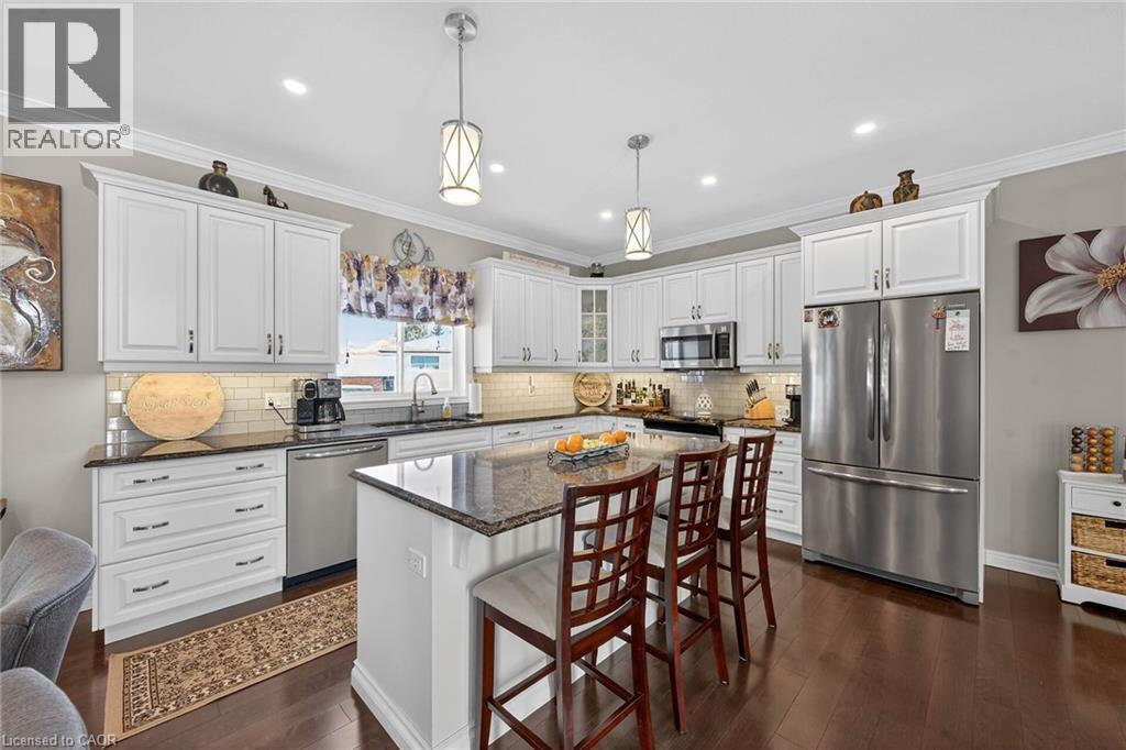 49 Postma Drive, Dunnville, ON - Indoor Photo Showing Kitchen With Upgraded Kitchen