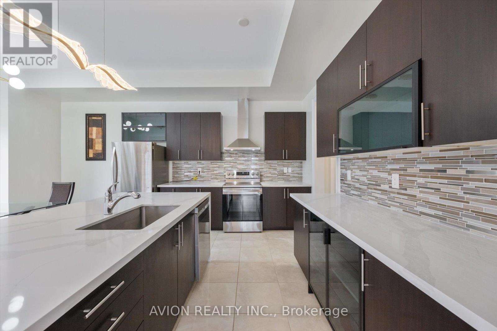 2417 Edward Leaver Trail, Oakville, ON - Indoor Photo Showing Kitchen With Upgraded Kitchen