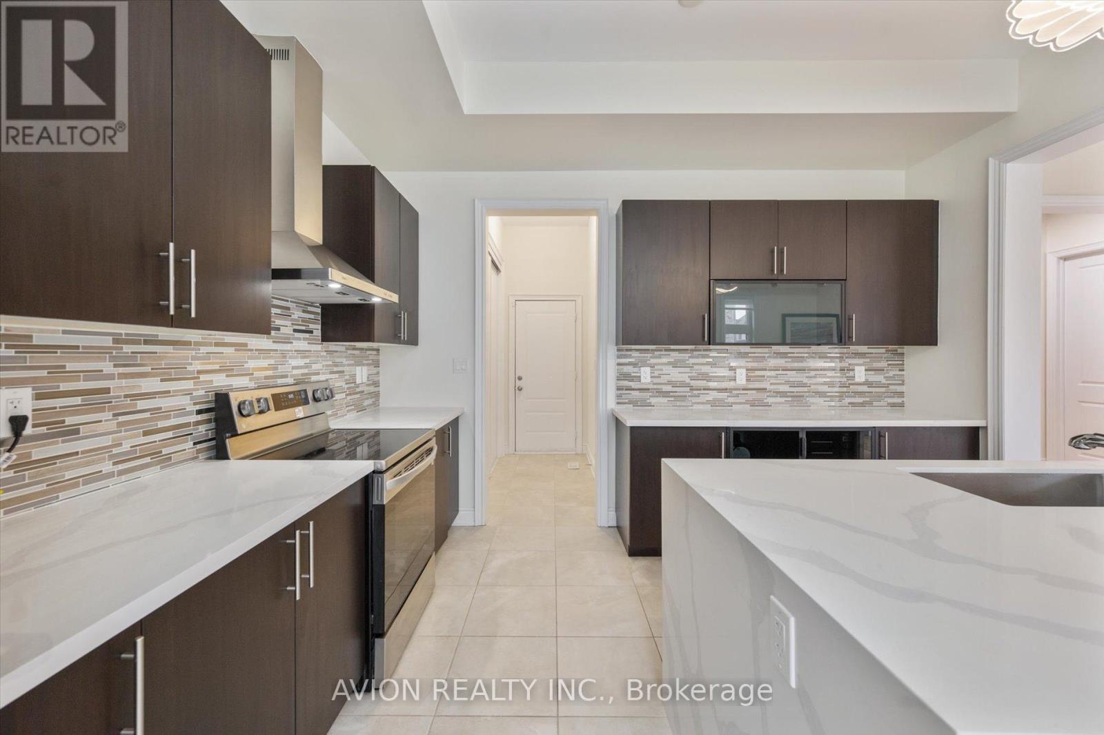 2417 Edward Leaver Trail, Oakville, ON - Indoor Photo Showing Kitchen With Upgraded Kitchen