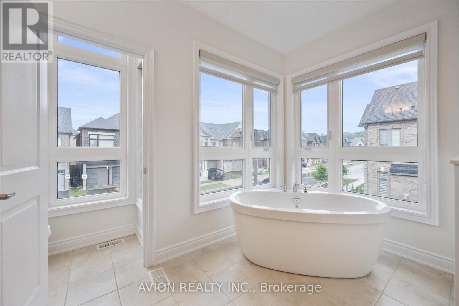 2417 Edward Leaver Trail, Oakville, ON - Indoor Photo Showing Bathroom