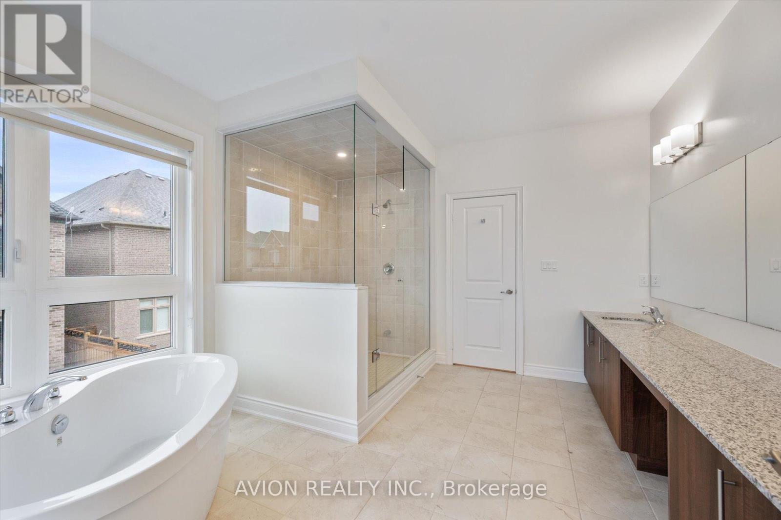 2417 Edward Leaver Trail, Oakville, ON - Indoor Photo Showing Bathroom
