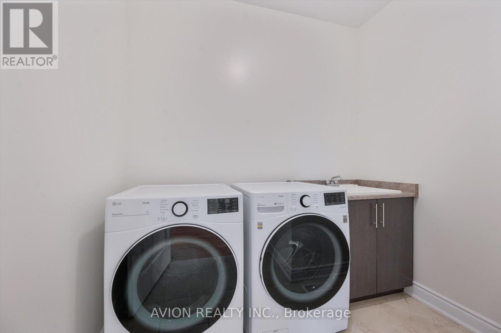 2417 Edward Leaver Trail, Oakville, ON - Indoor Photo Showing Laundry Room