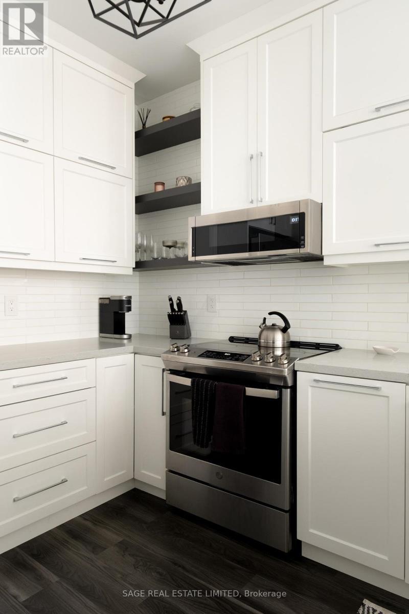 603 - 36 Charlotte Street, Toronto, ON - Indoor Photo Showing Kitchen