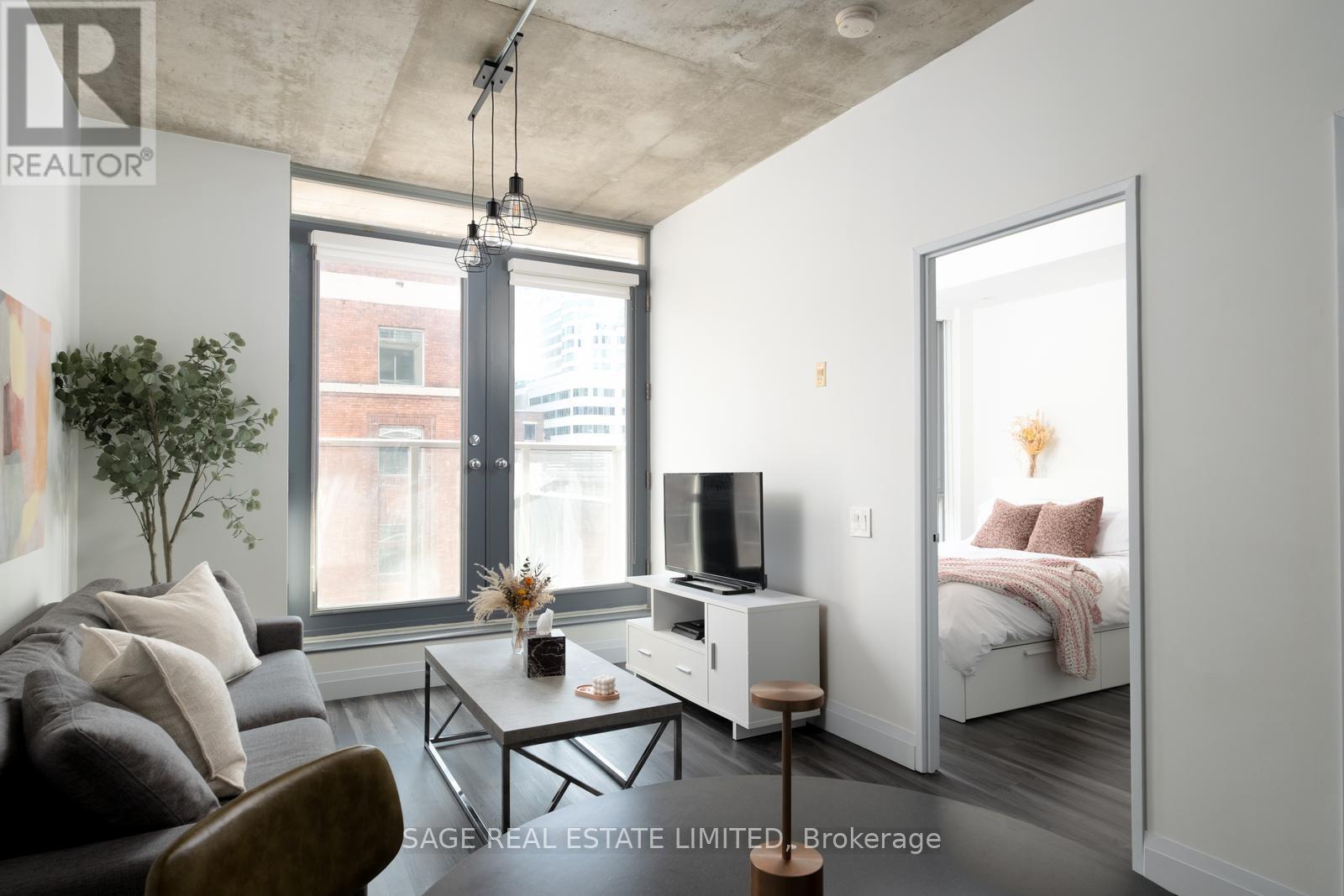603 - 36 Charlotte Street, Toronto, ON - Indoor Photo Showing Living Room