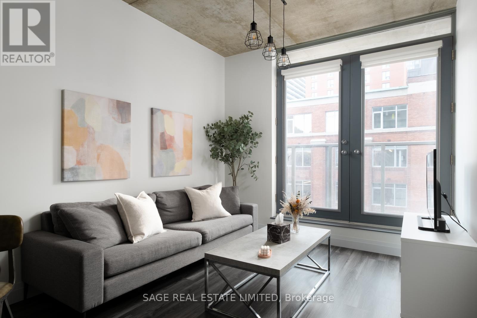 603 - 36 Charlotte Street, Toronto, ON - Indoor Photo Showing Living Room
