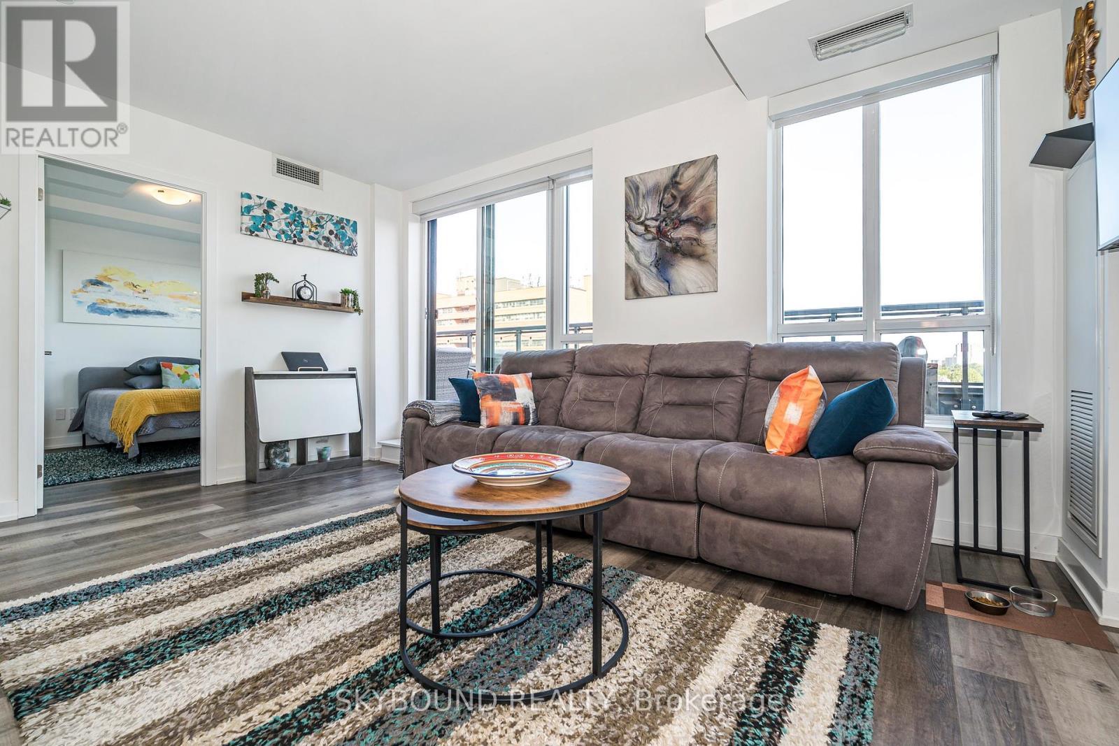 # 805 - 630 Greenwood Avenue, Toronto, ON - Indoor Photo Showing Living Room