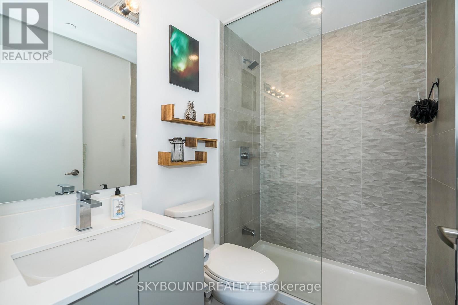 # 805 - 630 Greenwood Avenue, Toronto, ON - Indoor Photo Showing Bathroom