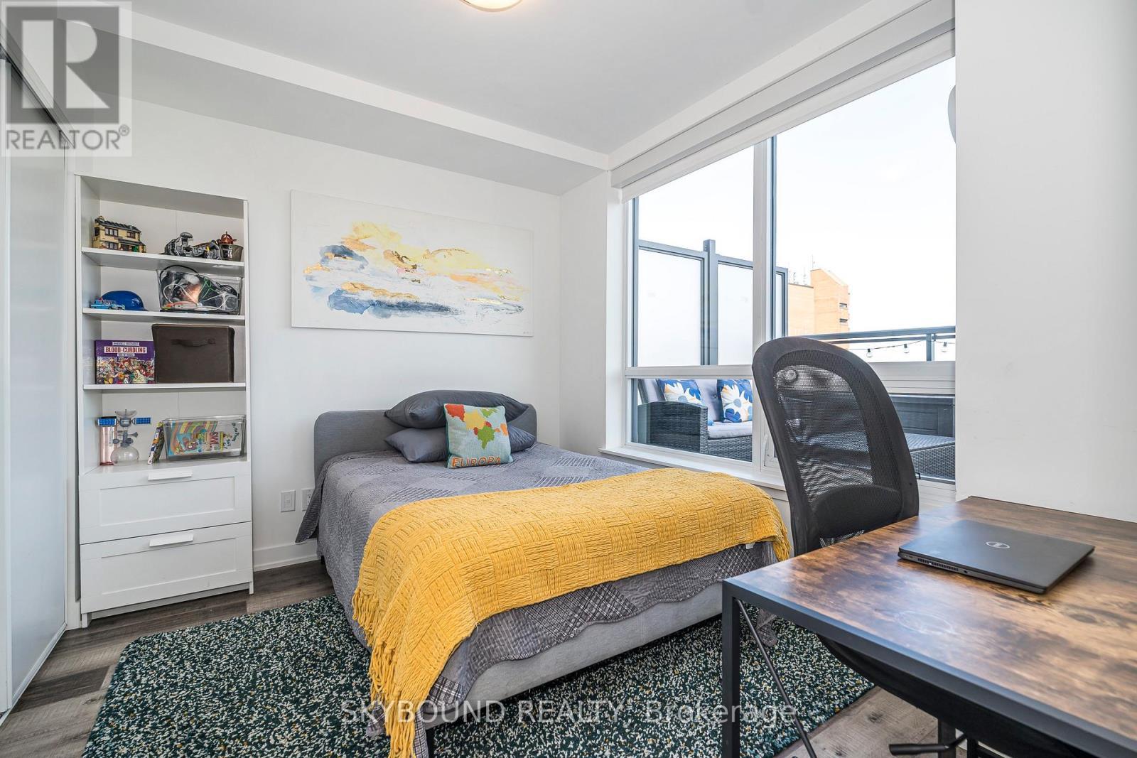 # 805 - 630 Greenwood Avenue, Toronto, ON - Indoor Photo Showing Bedroom