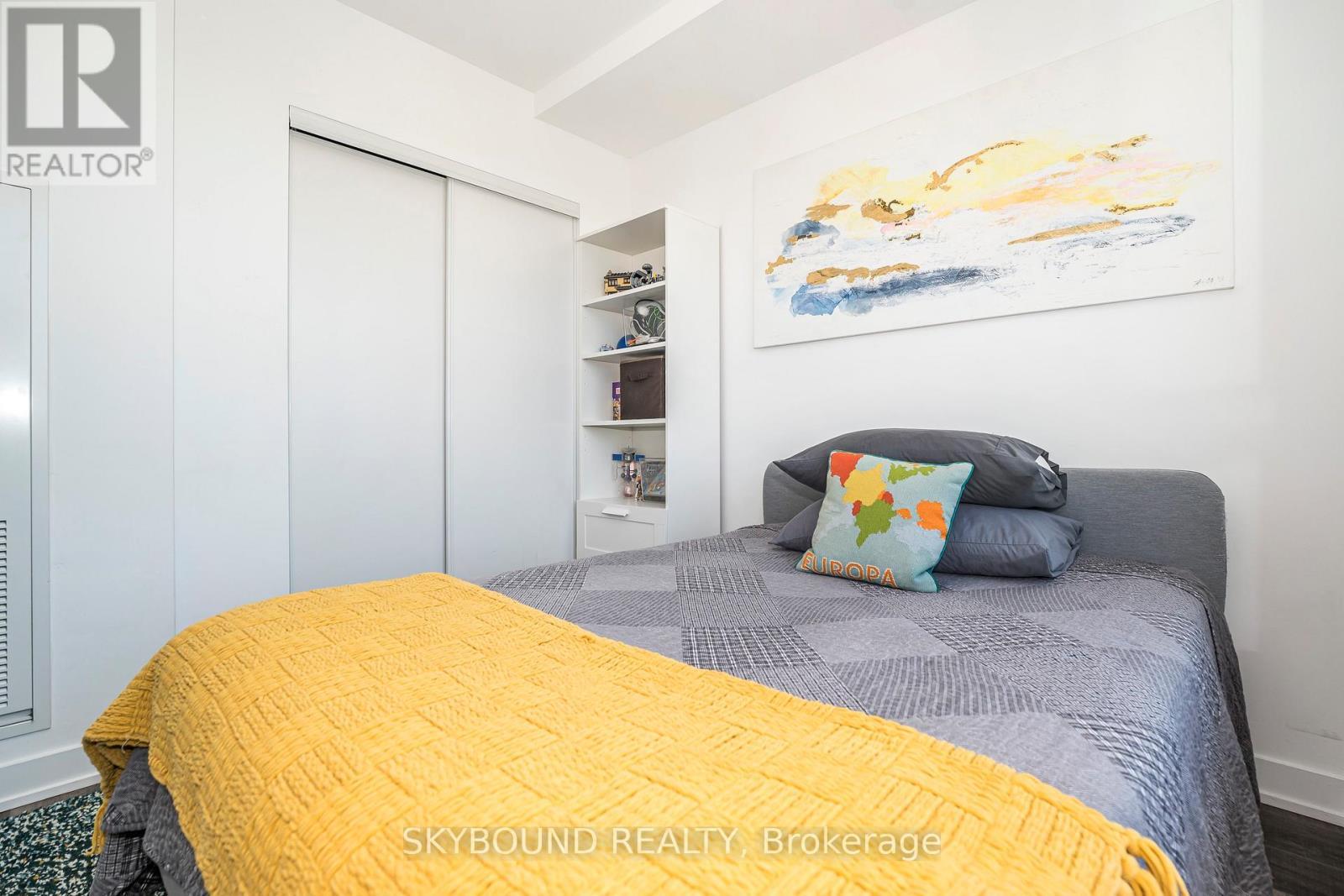 # 805 - 630 Greenwood Avenue, Toronto, ON - Indoor Photo Showing Bedroom