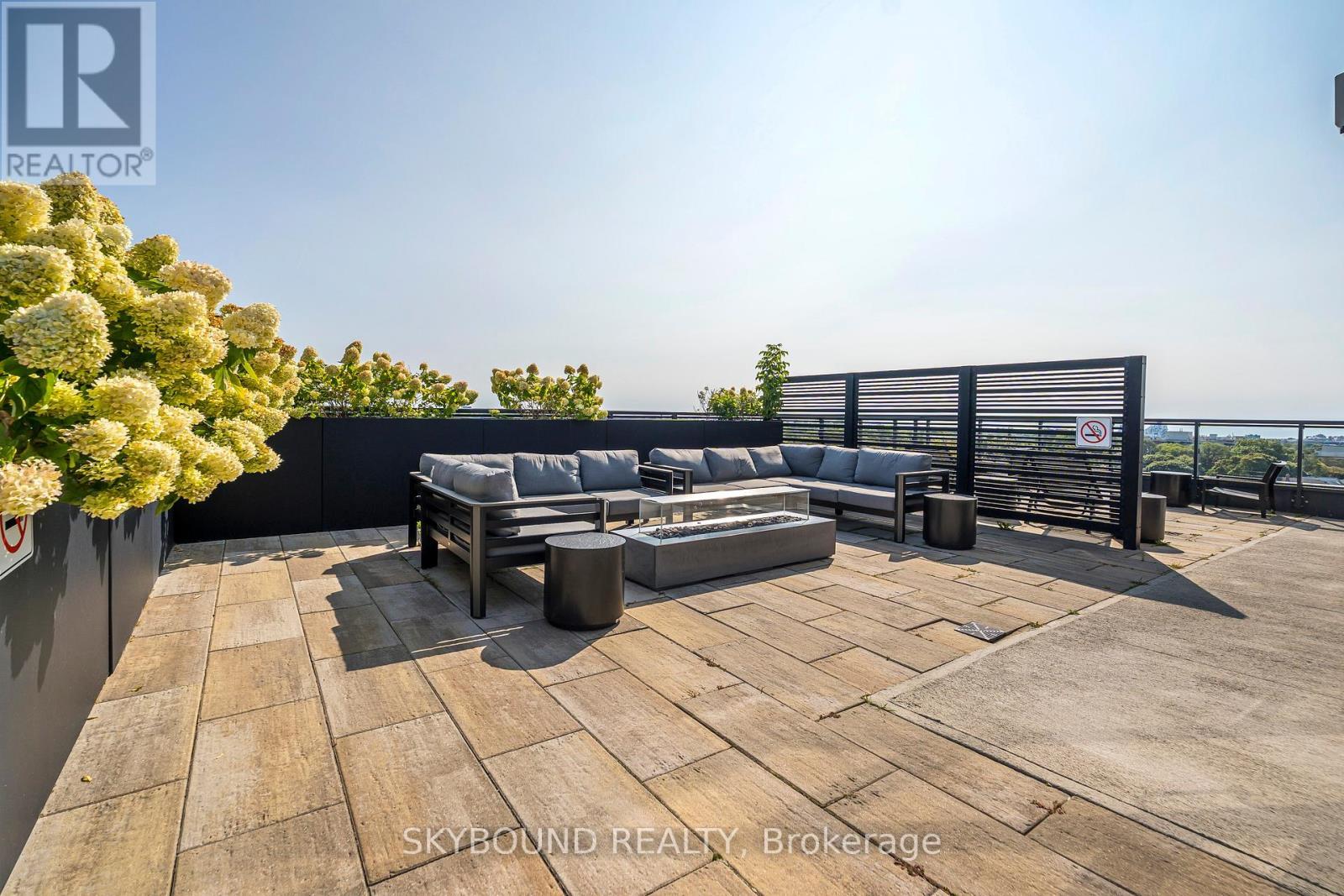 # 805 - 630 Greenwood Avenue, Toronto, ON - Outdoor