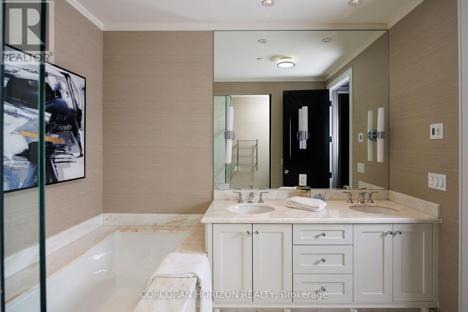 2403 - 183 Wellington Street W, Toronto, ON - Indoor Photo Showing Bathroom