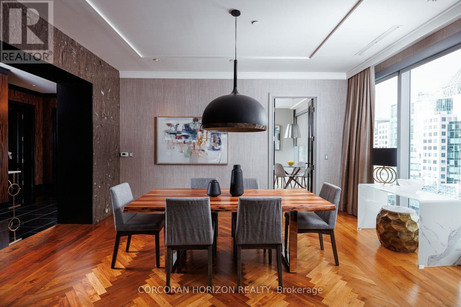 2403 - 183 Wellington Street W, Toronto, ON - Indoor Photo Showing Dining Room