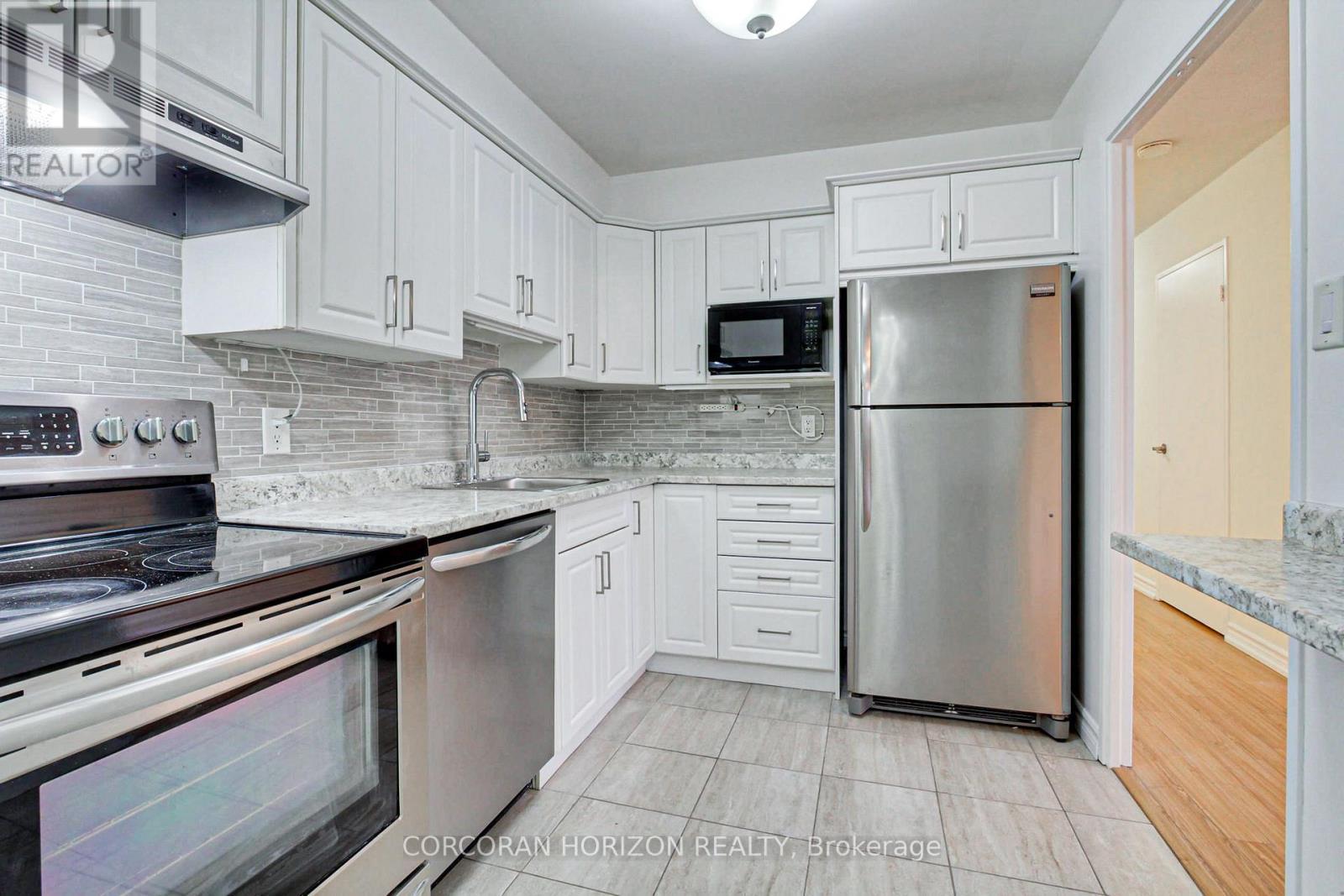 1909 - 1580 Mississauga Valley Boulevard, Mississauga, ON - Indoor Photo Showing Kitchen With Stainless Steel Kitchen With Upgraded Kitchen