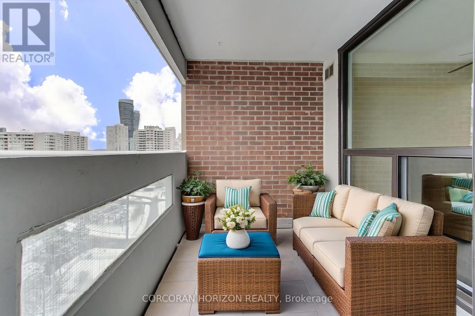 1909 - 1580 Mississauga Valley Boulevard, Mississauga, ON - Outdoor With Balcony With Exterior
