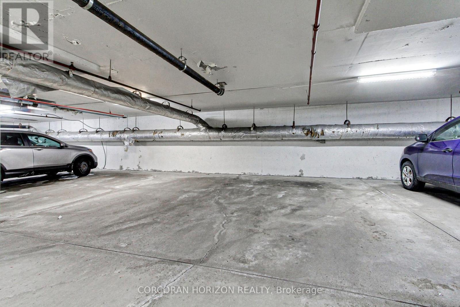 1909 - 1580 Mississauga Valley Boulevard, Mississauga, ON - Indoor Photo Showing Garage