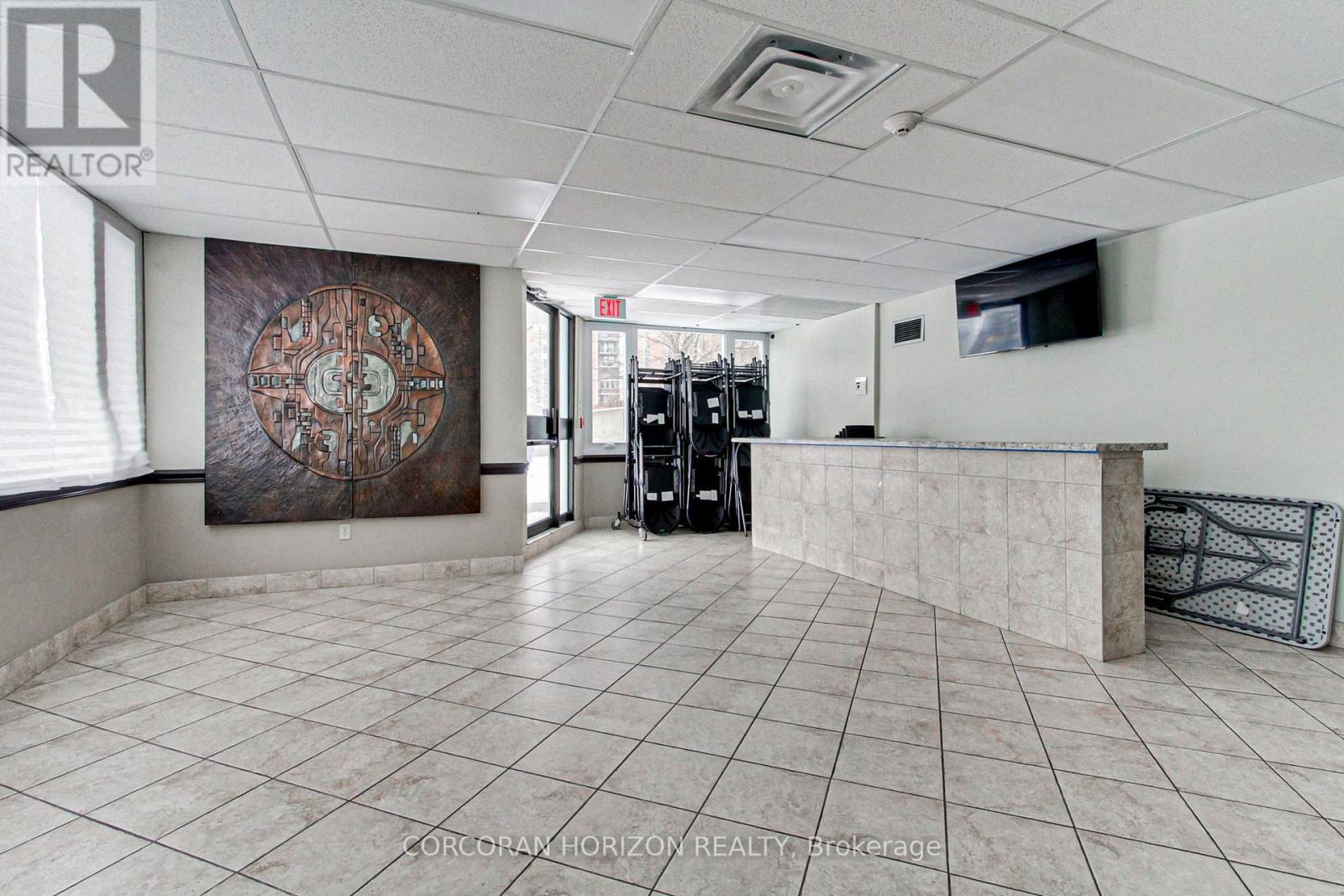1909 - 1580 Mississauga Valley Boulevard, Mississauga, ON - Indoor Photo Showing Other Room