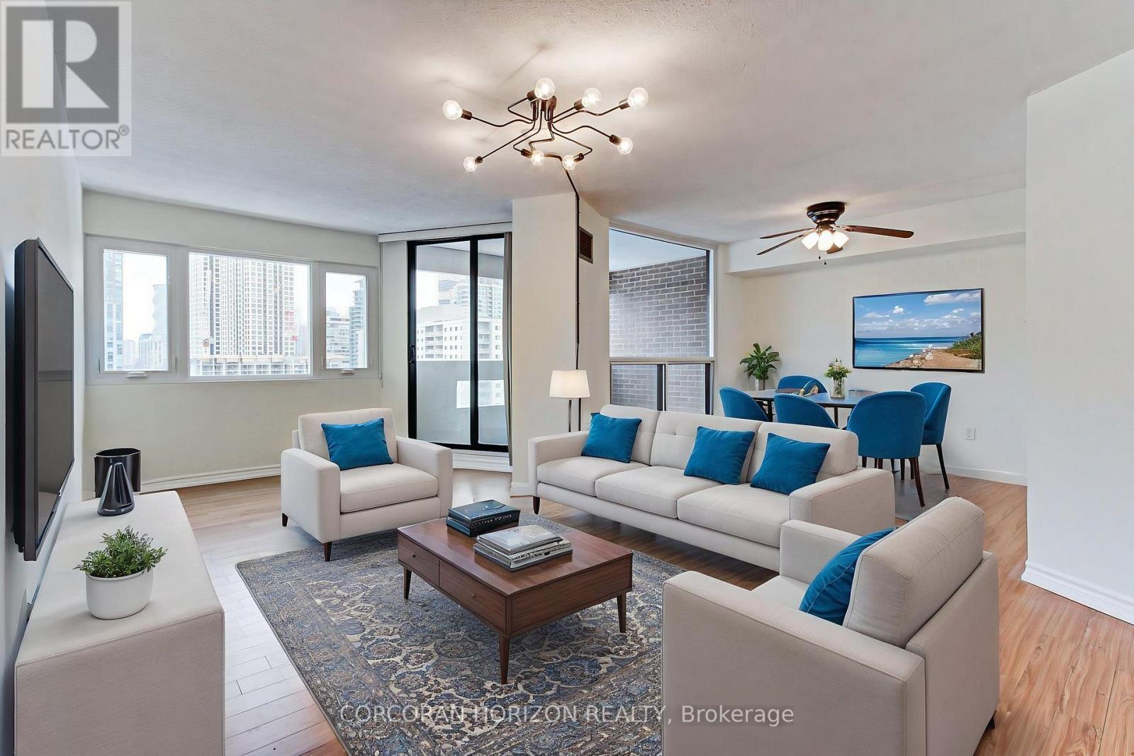 1909 - 1580 Mississauga Valley Boulevard, Mississauga, ON - Indoor Photo Showing Living Room