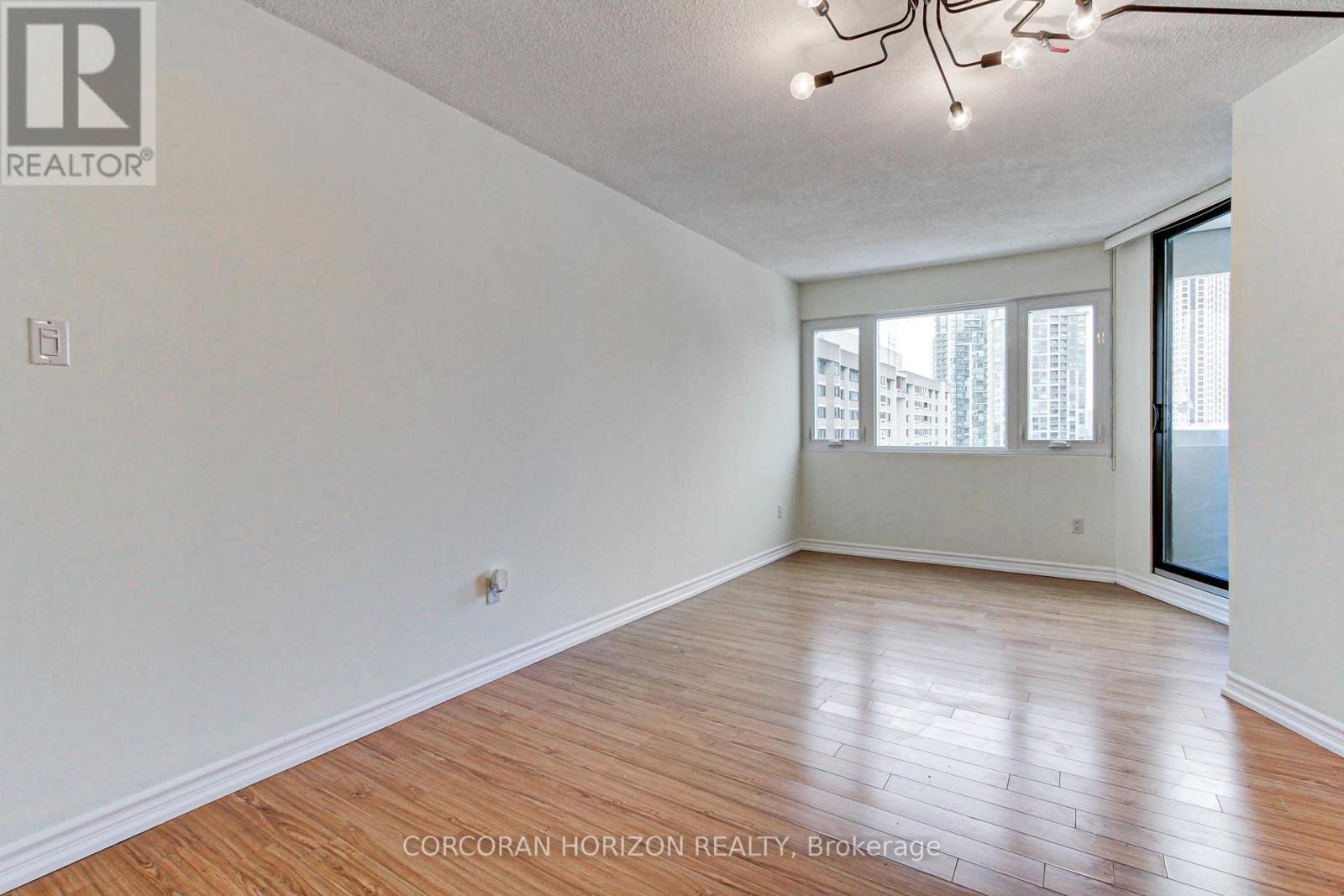 1909 - 1580 Mississauga Valley Boulevard, Mississauga, ON - Indoor Photo Showing Other Room