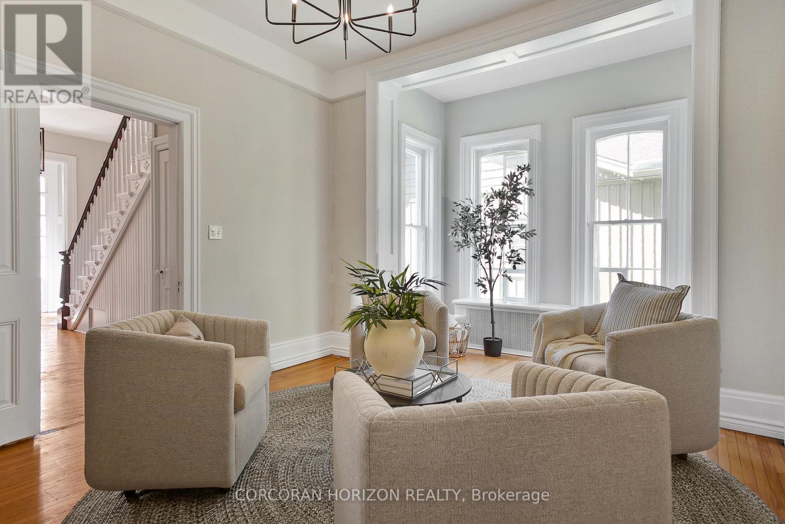 78 William Street W, Waterloo, ON - Indoor Photo Showing Living Room