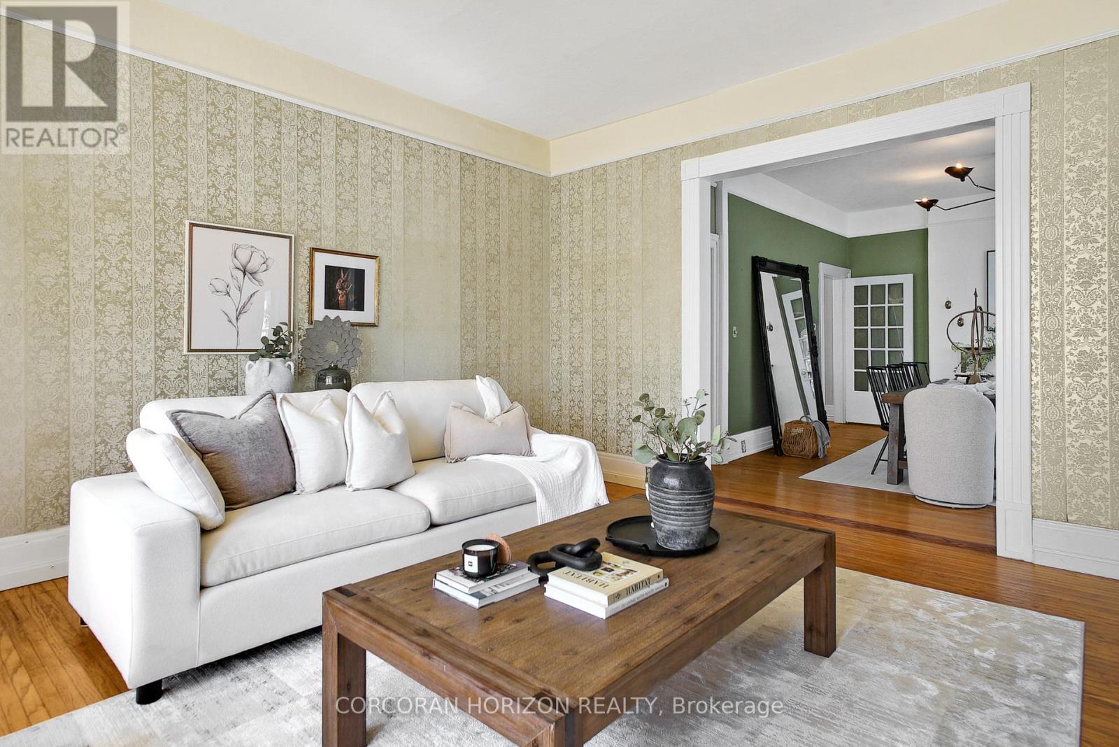 78 William Street W, Waterloo, ON - Indoor Photo Showing Living Room