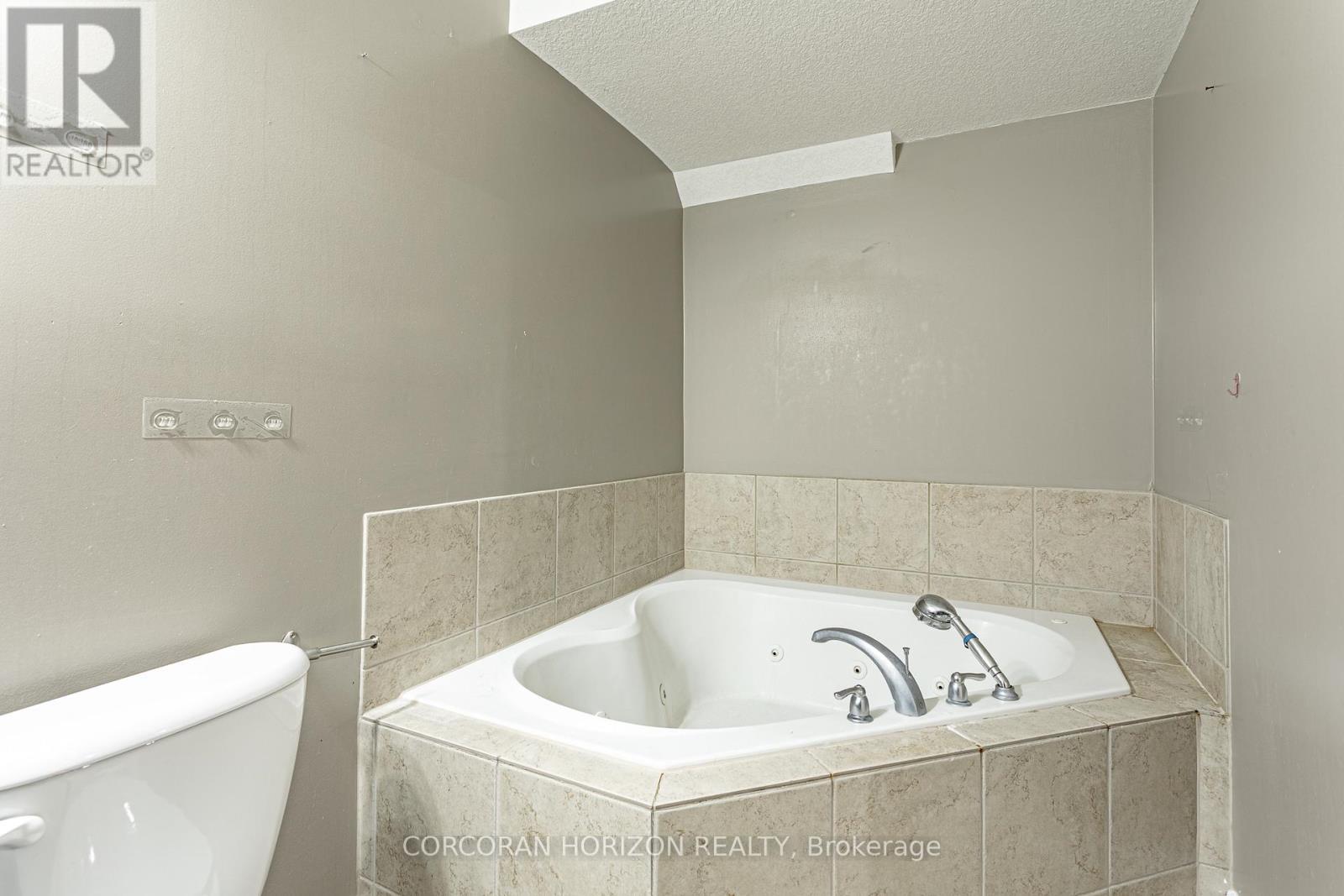 13 Ridgewood Court, Woodstock, ON - Indoor Photo Showing Bathroom