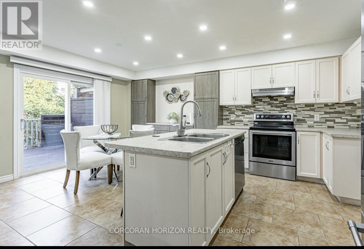 13 Ridgewood Court, Woodstock, ON - Indoor Photo Showing Kitchen With Double Sink With Upgraded Kitchen