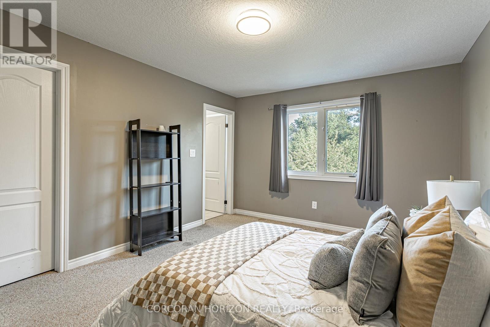 13 Ridgewood Court, Woodstock, ON - Indoor Photo Showing Bedroom