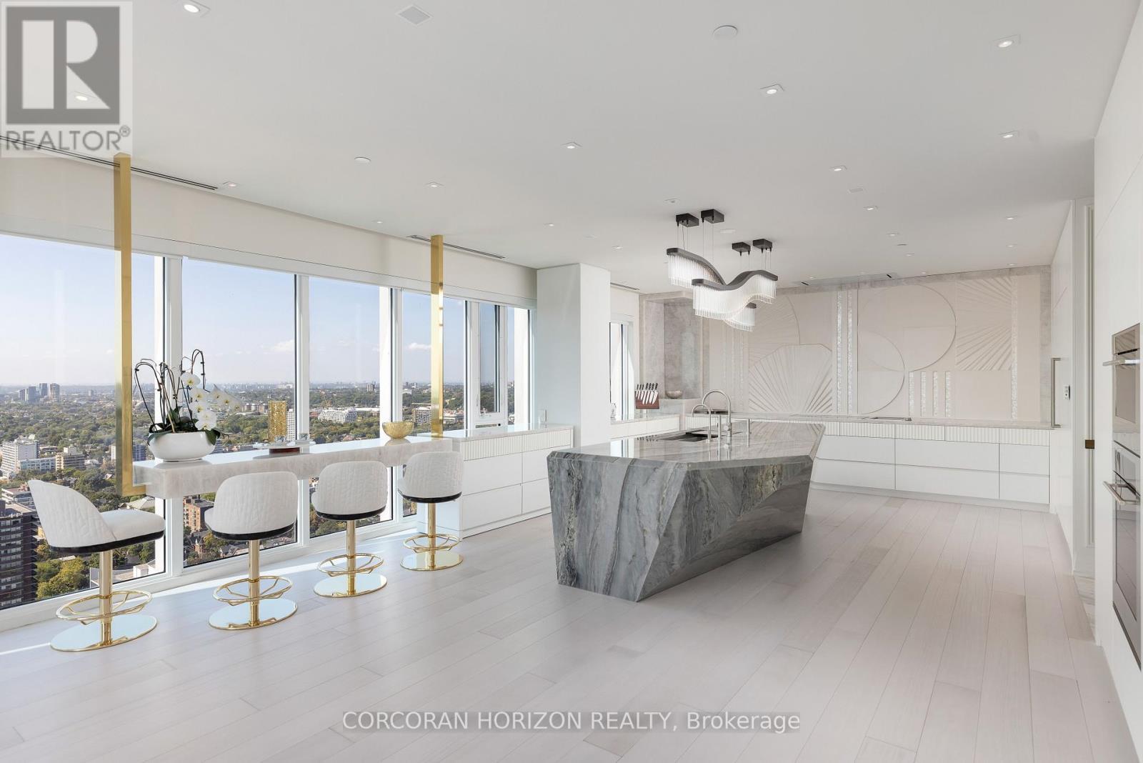 3802 - 200 Cumberland Street, Toronto, ON - Indoor