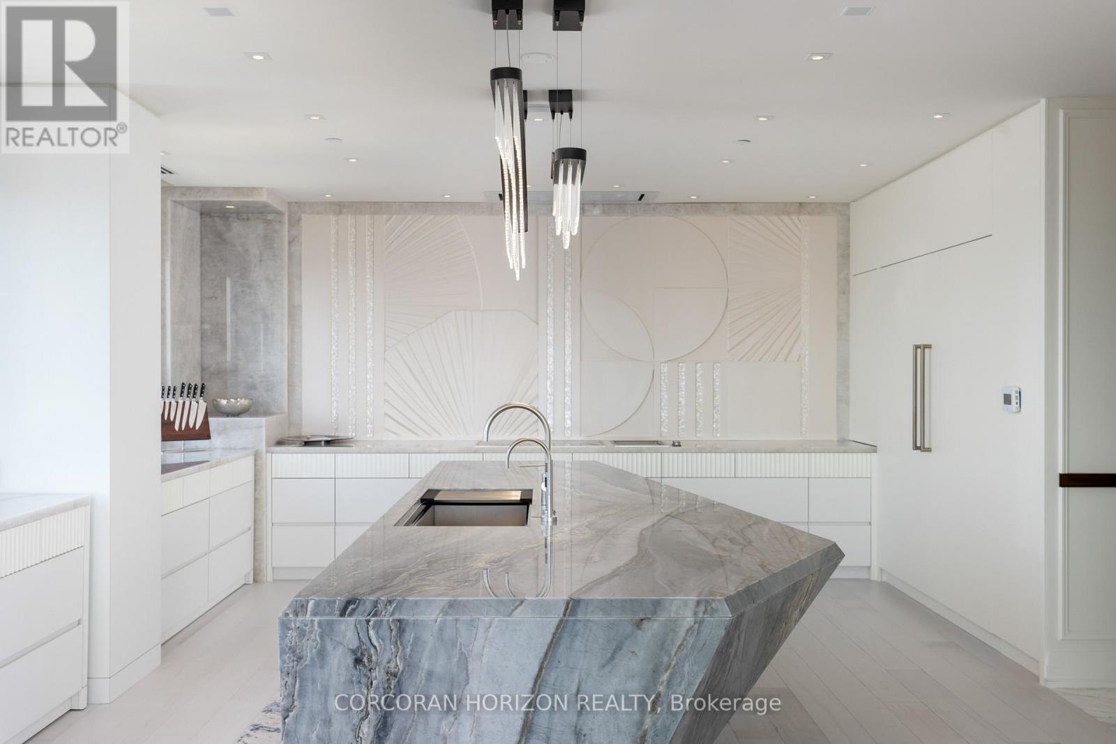 3802 - 200 Cumberland Street, Toronto, ON - Indoor Photo Showing Kitchen