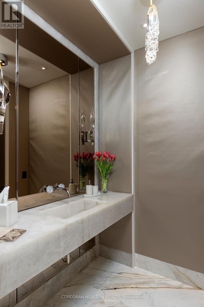 3802 - 200 Cumberland Street, Toronto, ON - Indoor