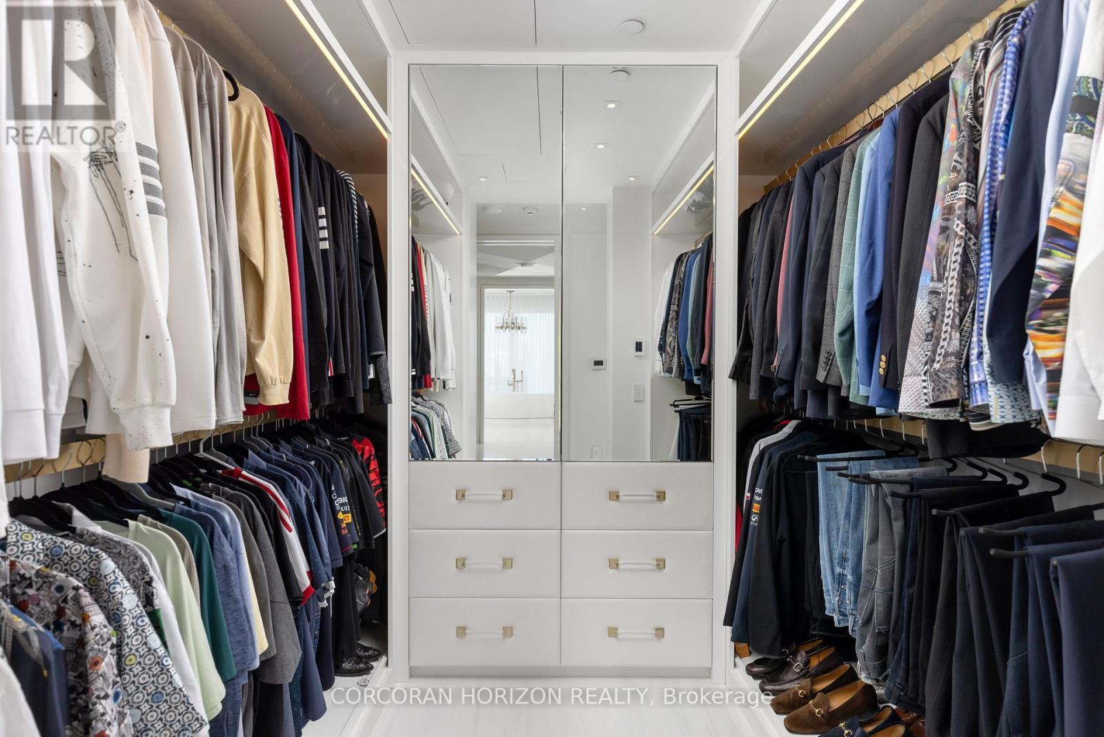 3802 - 200 Cumberland Street, Toronto, ON - Indoor With Storage