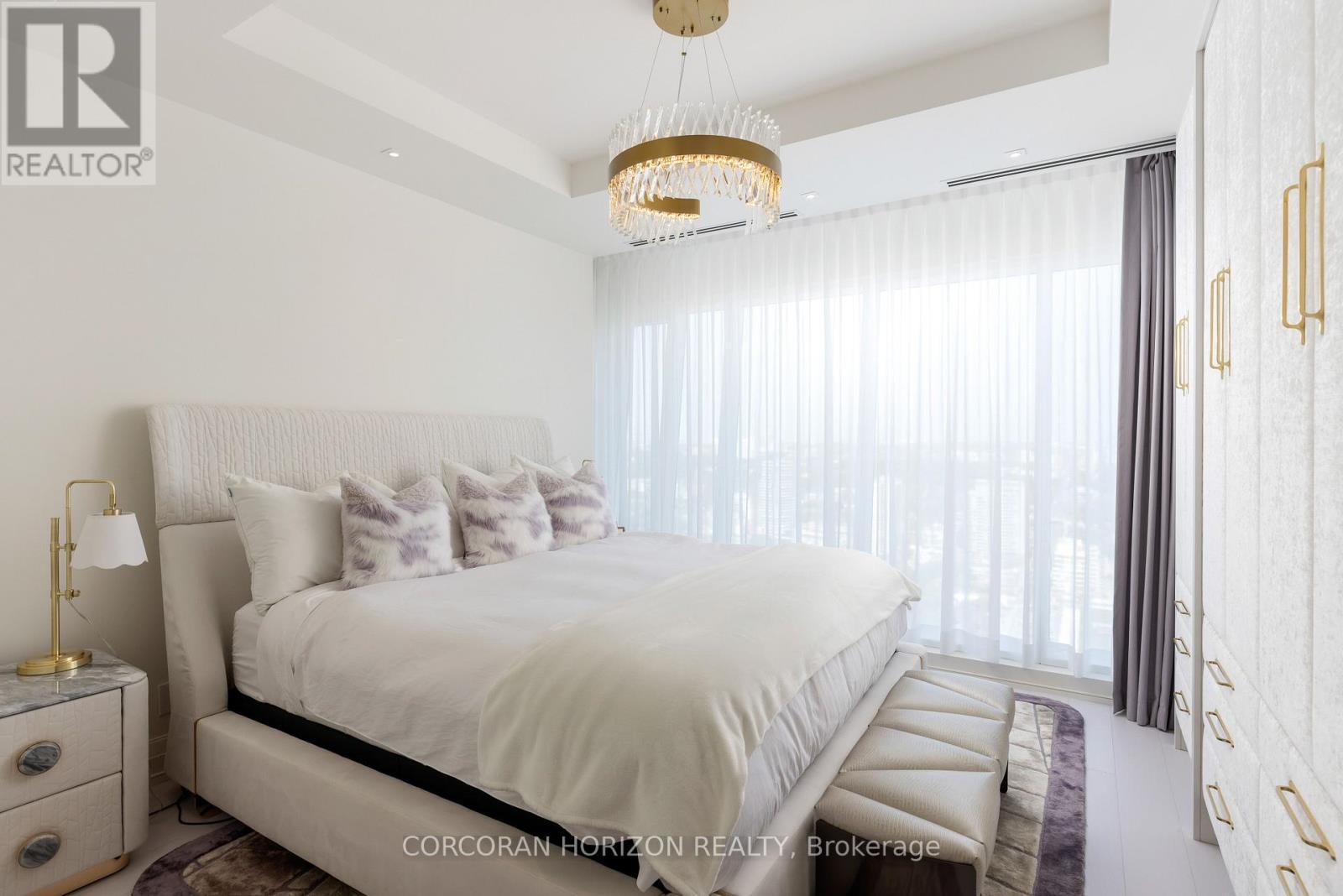 3802 - 200 Cumberland Street, Toronto, ON - Indoor Photo Showing Bedroom