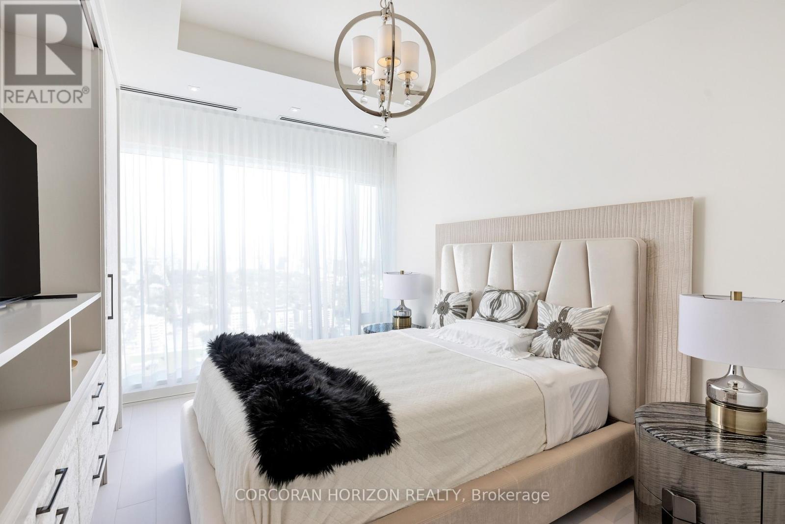 3802 - 200 Cumberland Street, Toronto, ON - Indoor Photo Showing Bedroom
