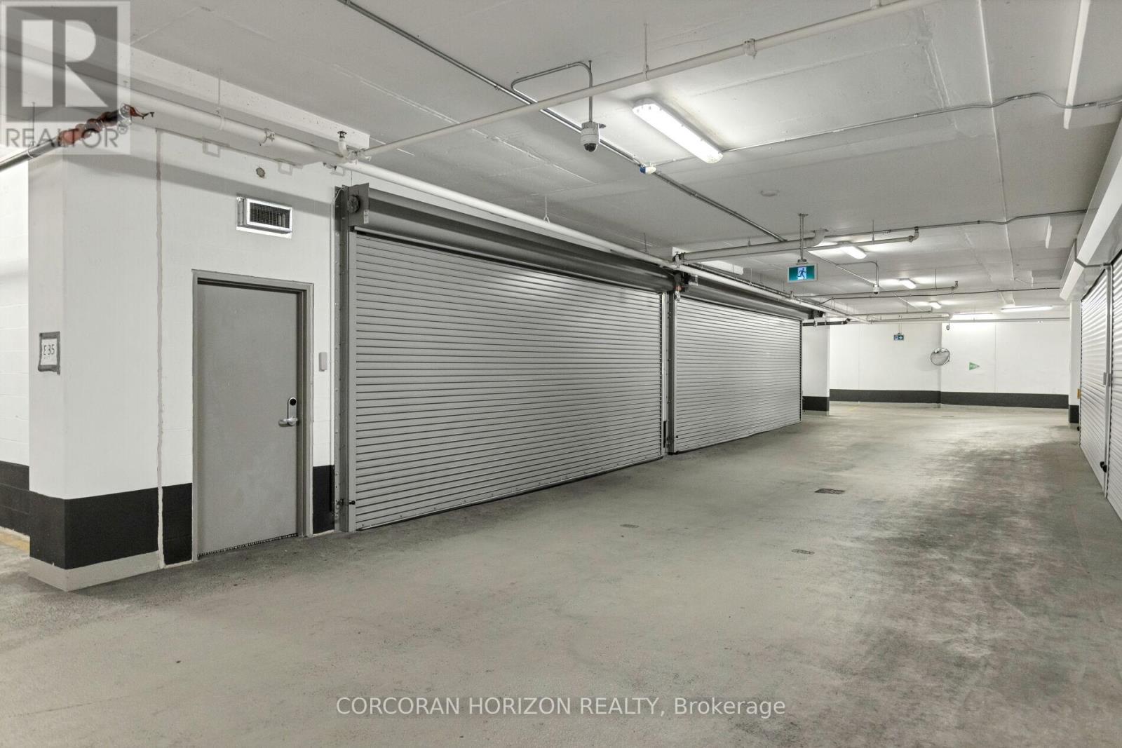3802 - 200 Cumberland Street, Toronto, ON - Indoor Photo Showing Garage