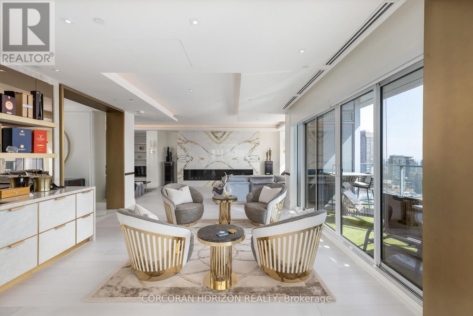 3802 - 200 Cumberland Street, Toronto, ON - Indoor