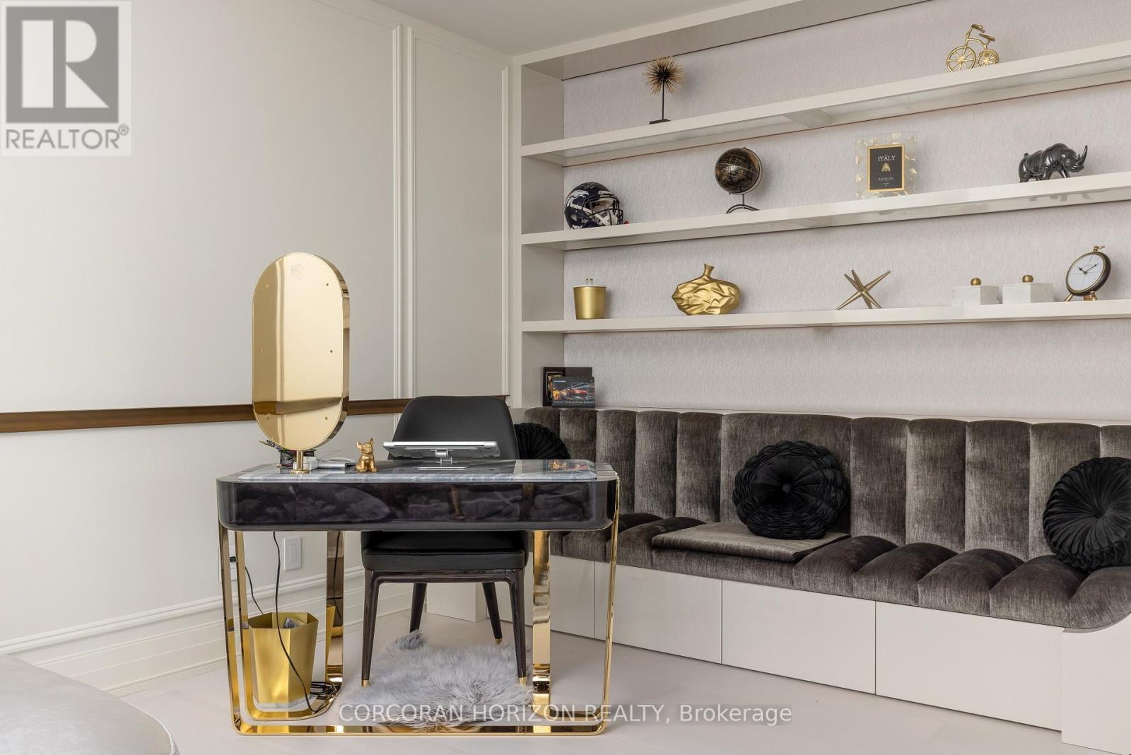 3802 - 200 Cumberland Street, Toronto, ON - Indoor