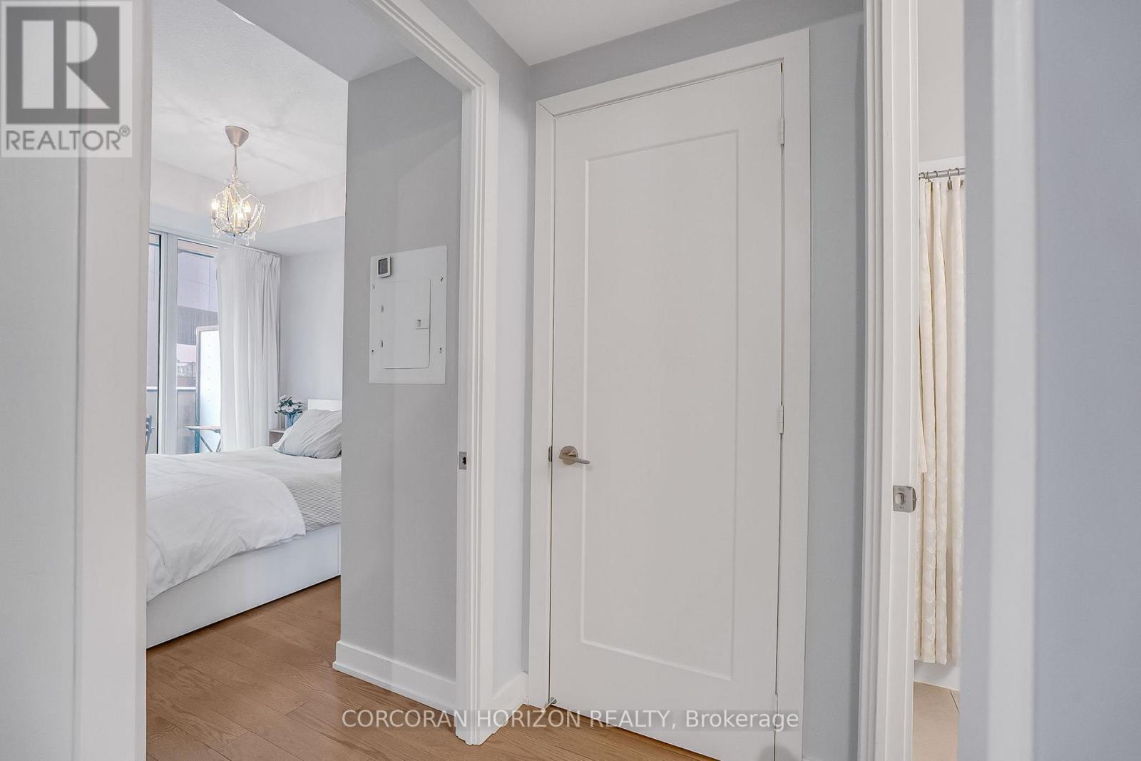 521 - 330 Richmond St Street W, Toronto, ON - Indoor