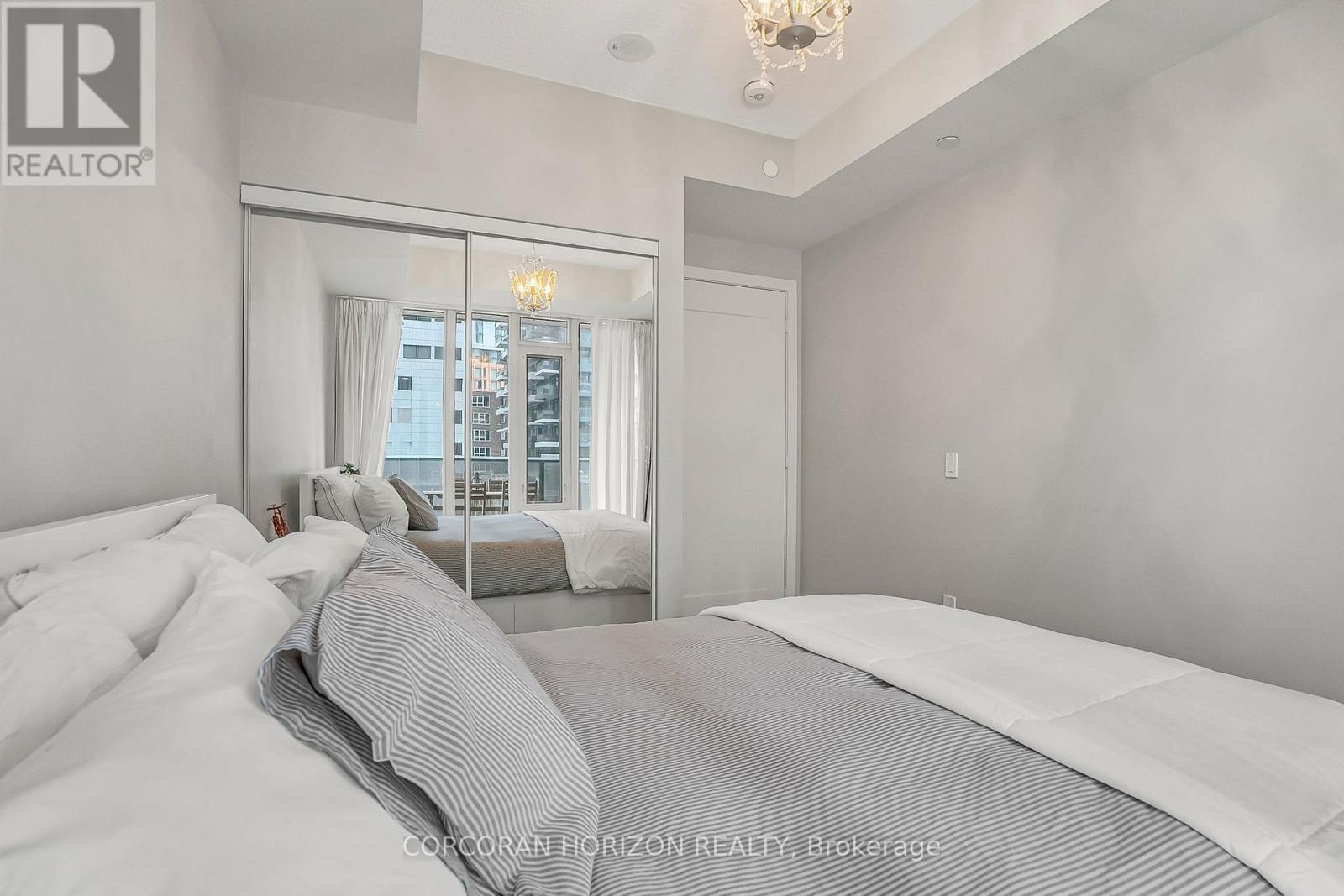 521 - 330 Richmond St Street W, Toronto, ON - Indoor Photo Showing Bedroom