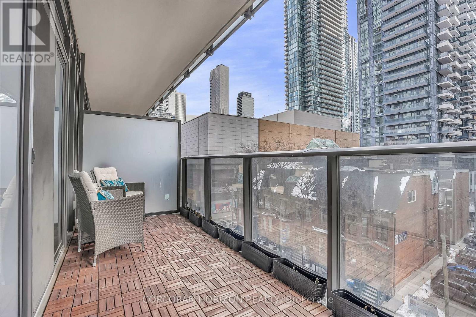 521 - 330 Richmond St Street W, Toronto, ON - Outdoor With Balcony