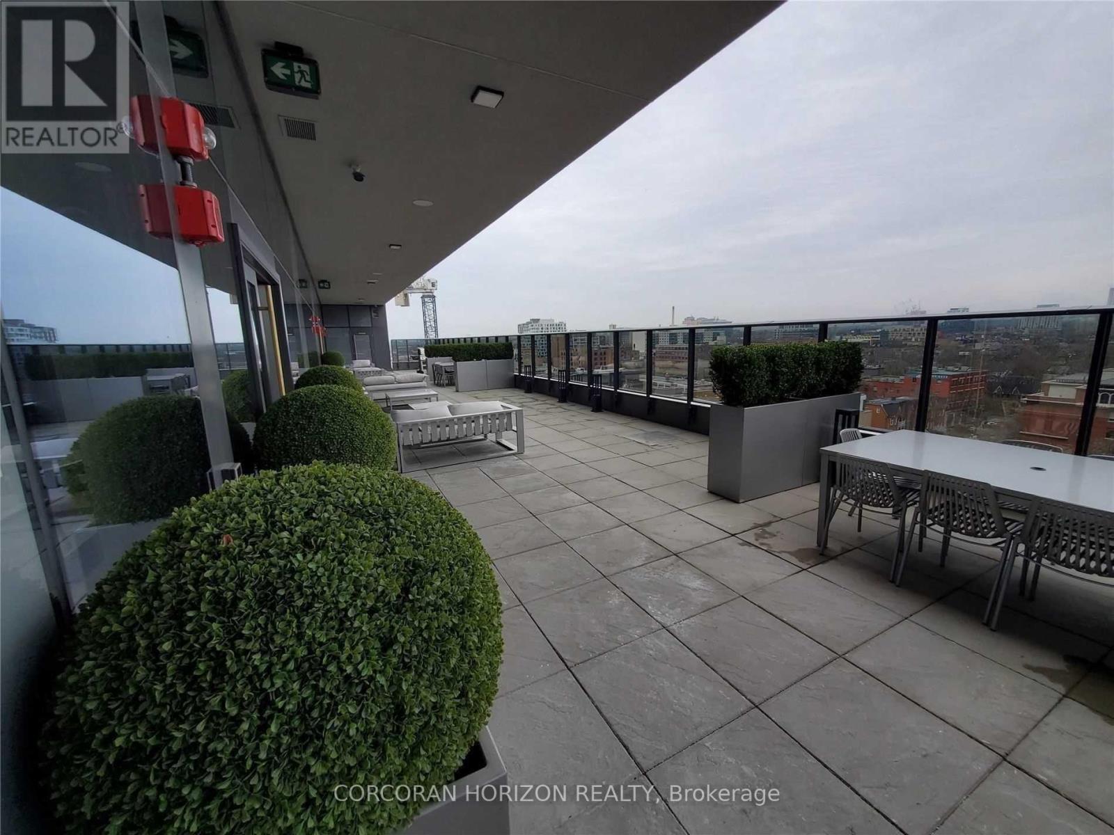 521 - 330 Richmond St Street W, Toronto, ON - Outdoor