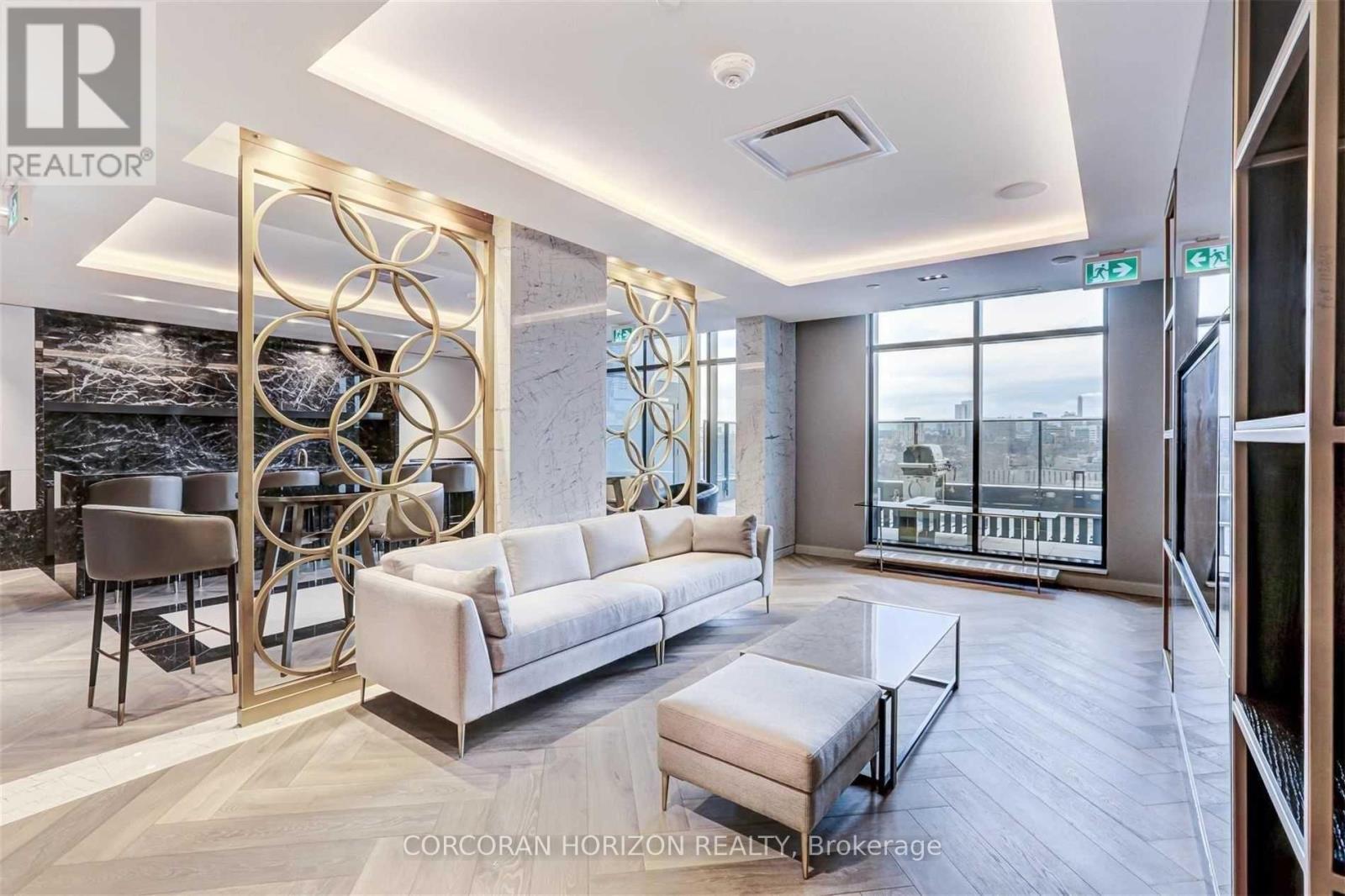 521 - 330 Richmond St Street W, Toronto, ON - Indoor Photo Showing Living Room