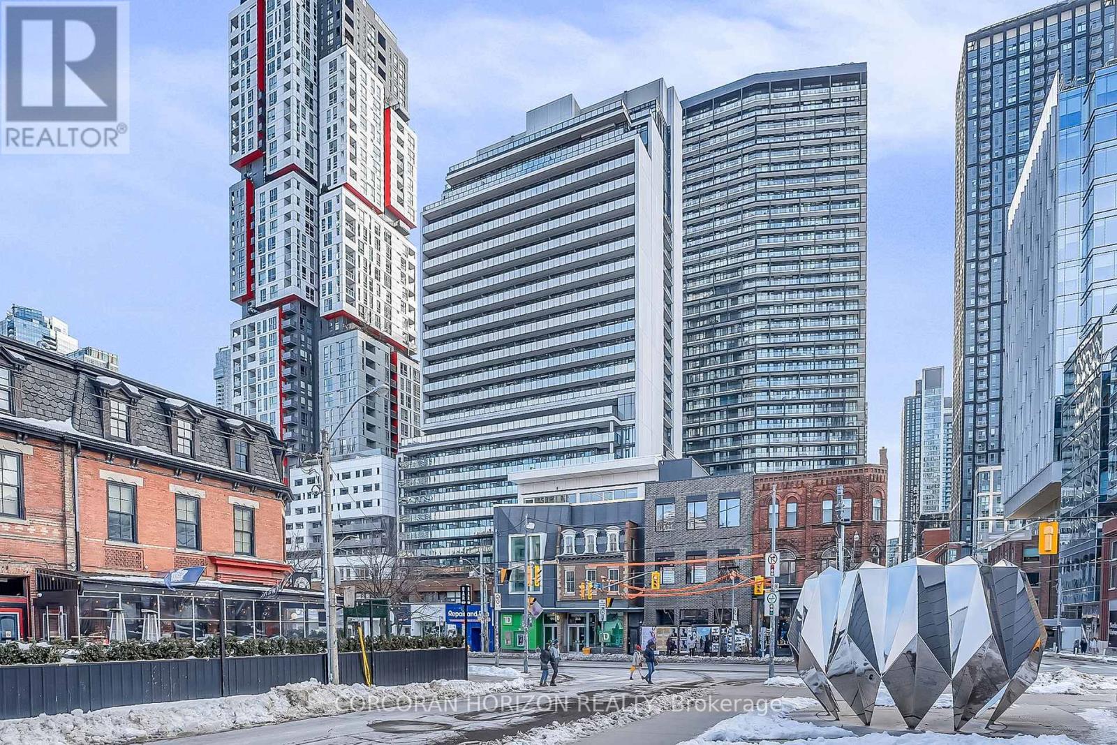 521 - 330 Richmond St Street W, Toronto, ON - Outdoor With Facade