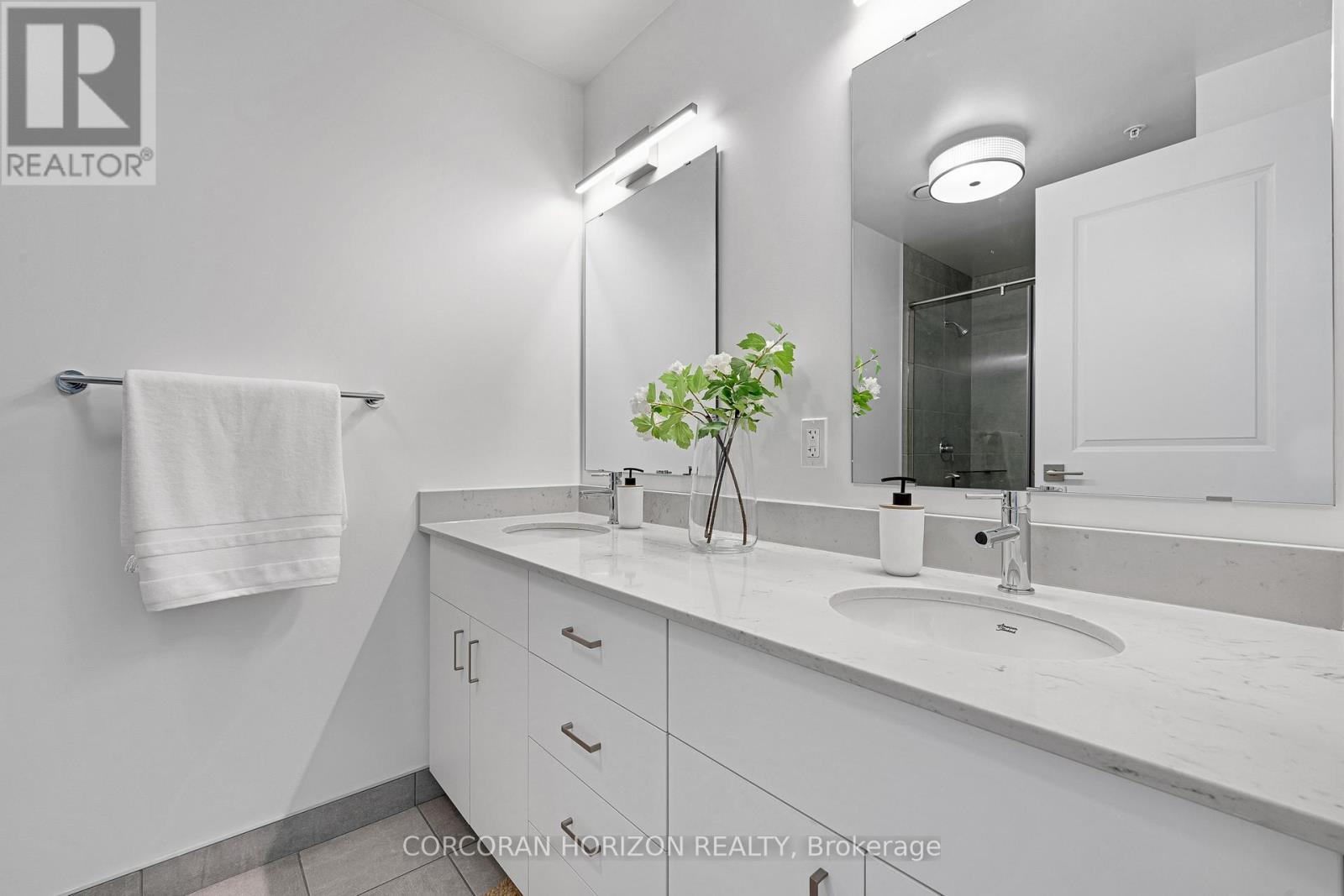 801 - 50 Grand Avenue S, Cambridge, ON - Indoor Photo Showing Bathroom