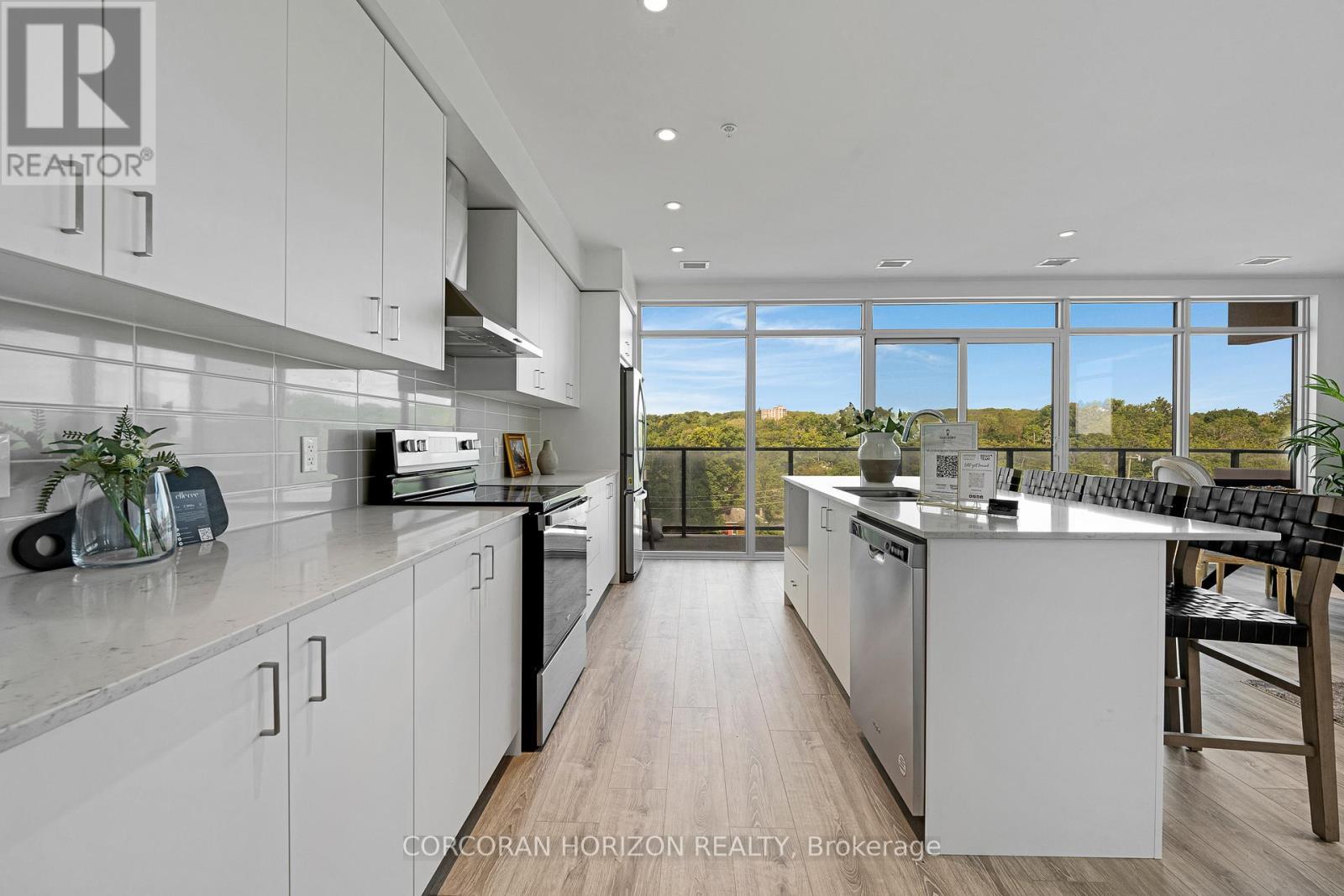 801 - 50 Grand Avenue S, Cambridge, ON - Indoor Photo Showing Kitchen With Upgraded Kitchen