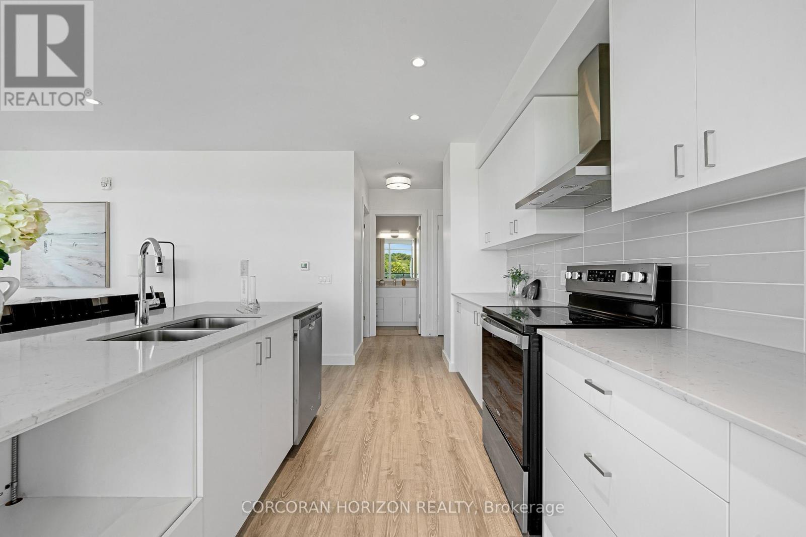 801 - 50 Grand Avenue S, Cambridge, ON - Indoor Photo Showing Kitchen With Double Sink With Upgraded Kitchen