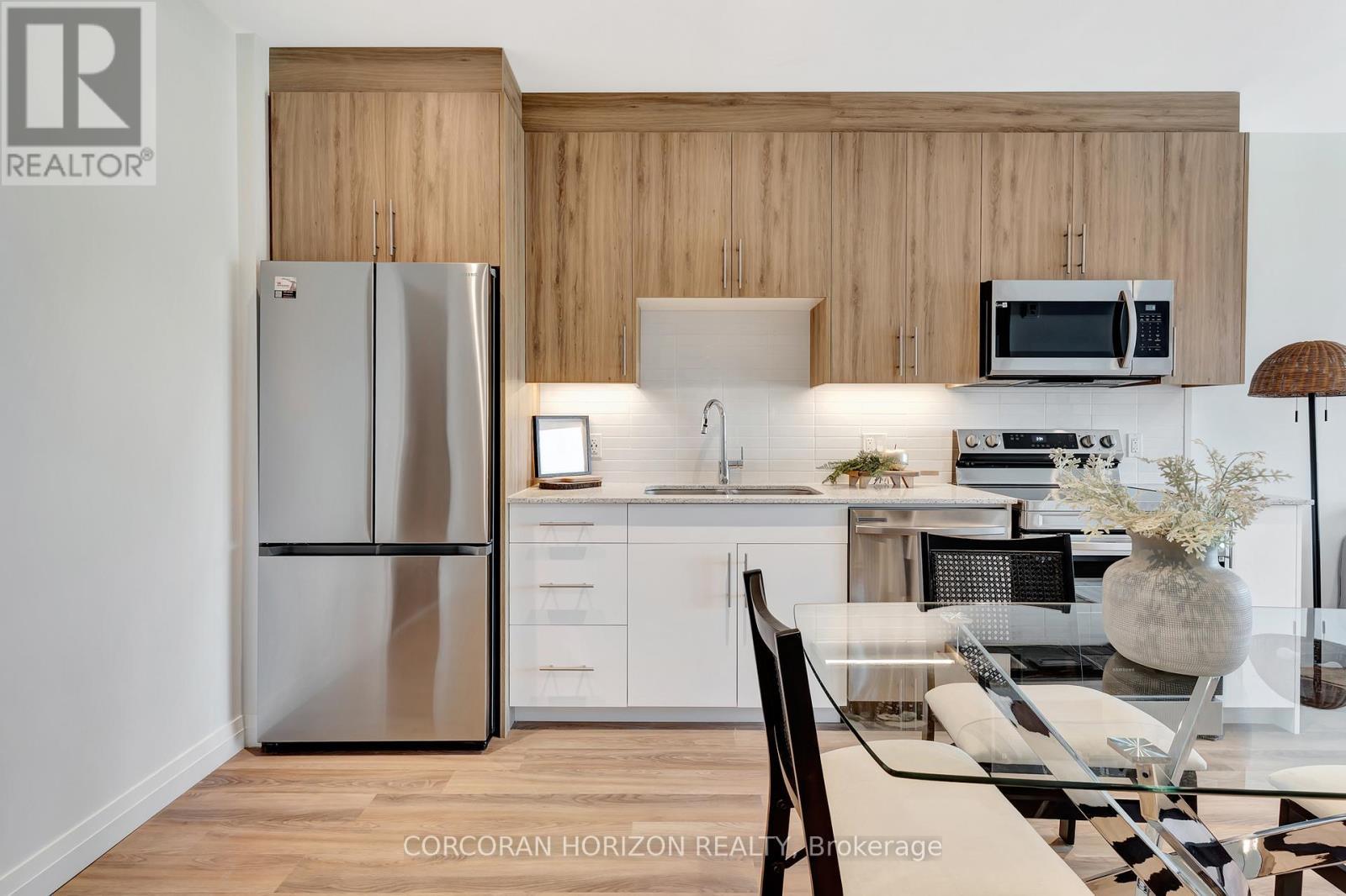 706 - 525 New Dundee Road, Kitchener, ON - Indoor Photo Showing Kitchen With Stainless Steel Kitchen